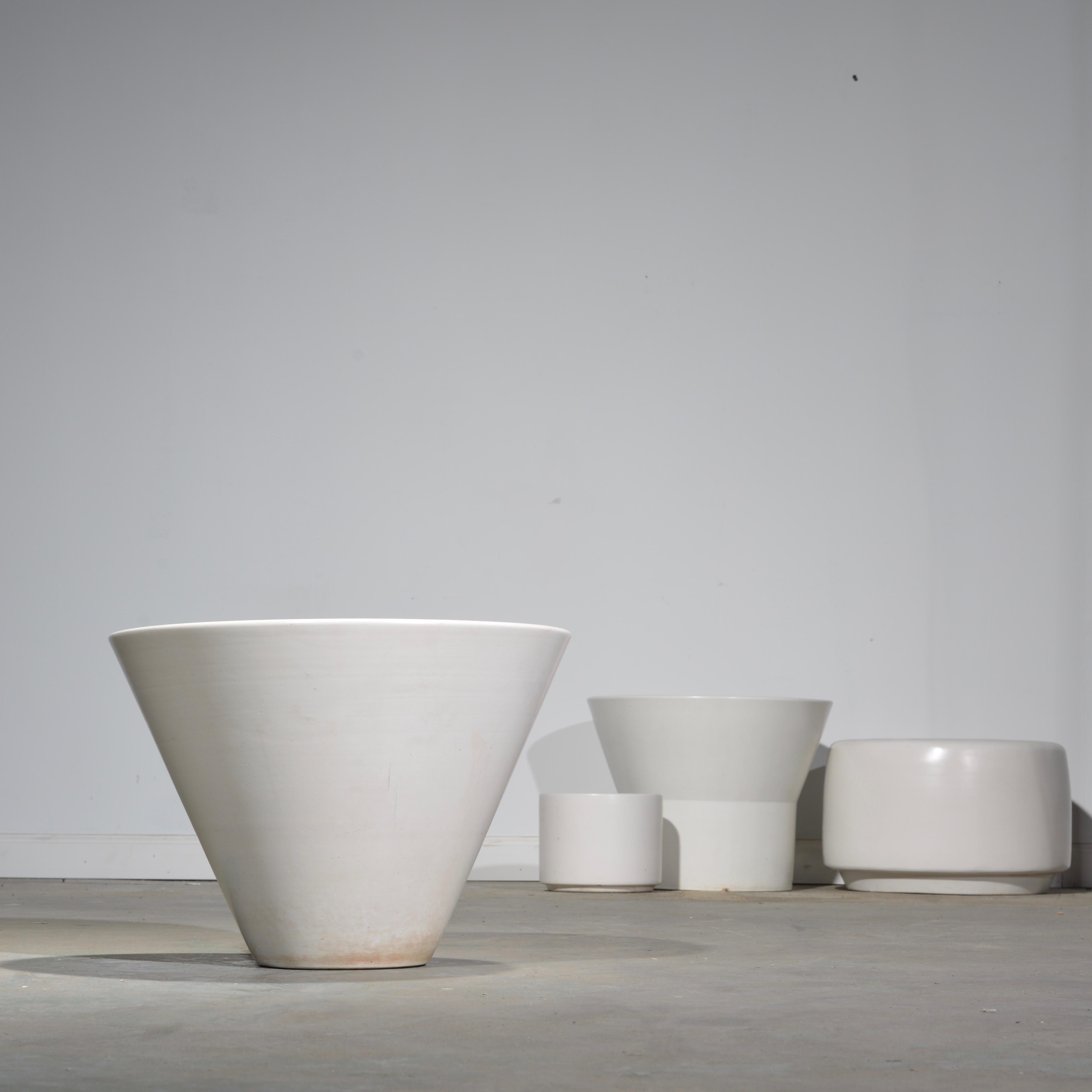Jardinera y soporte LaGardo Tackett, Architectural Pottery Modelo S-04, Década de 1960 Moderno en venta