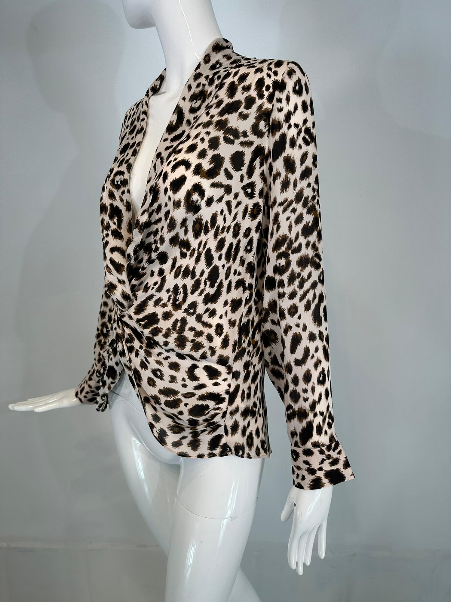 L’AGENCE Leopard Print Silk Plunge V Neckline Twisted Wrap Blouse XS In Excellent Condition For Sale In West Palm Beach, FL