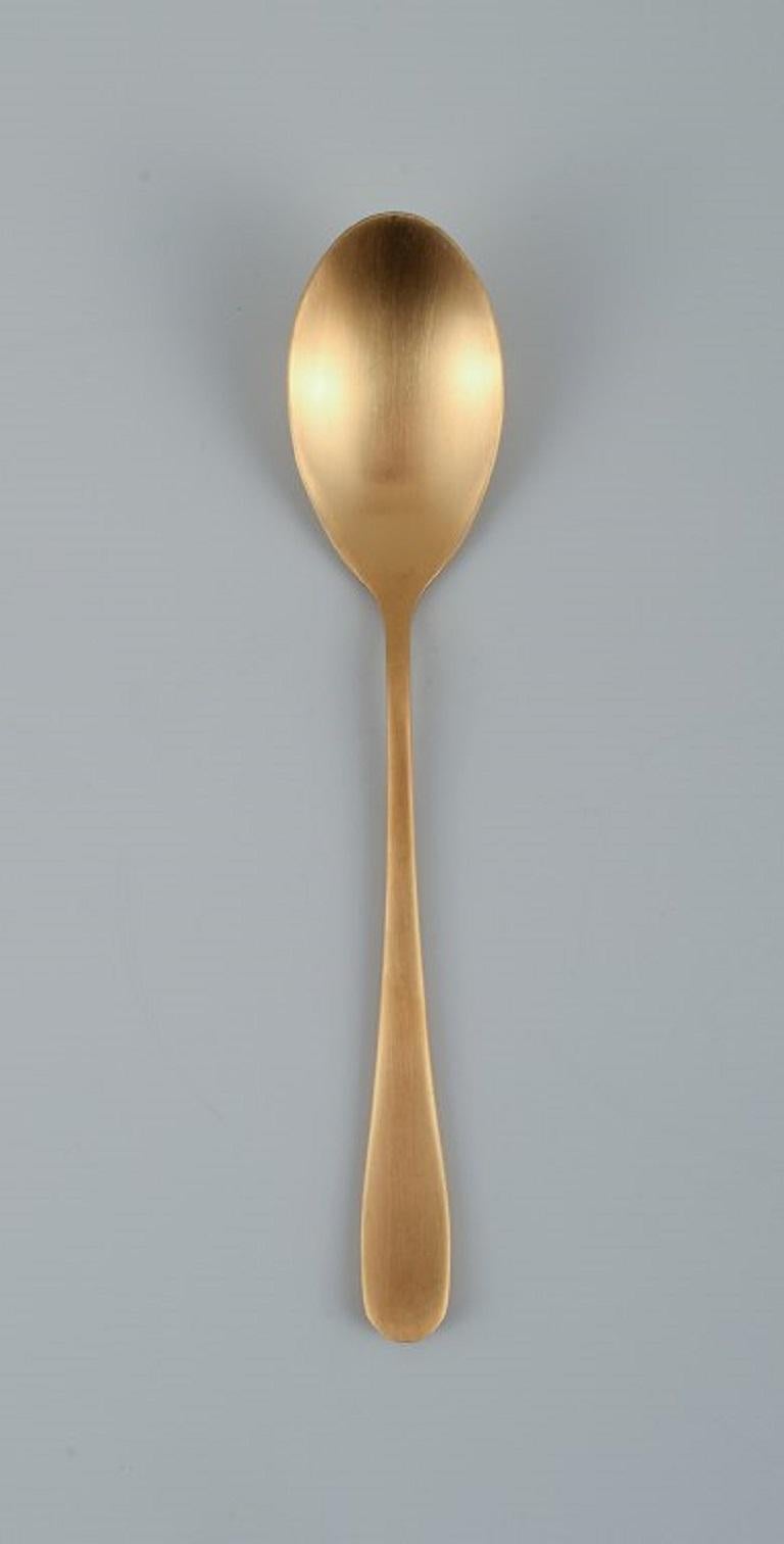 Lagerhaus, Sweden. Dinner service in brushed brass for twelve people. 
Swedish design, 21st Century.
Knife length: 22.5 cm.
In excellent condition.