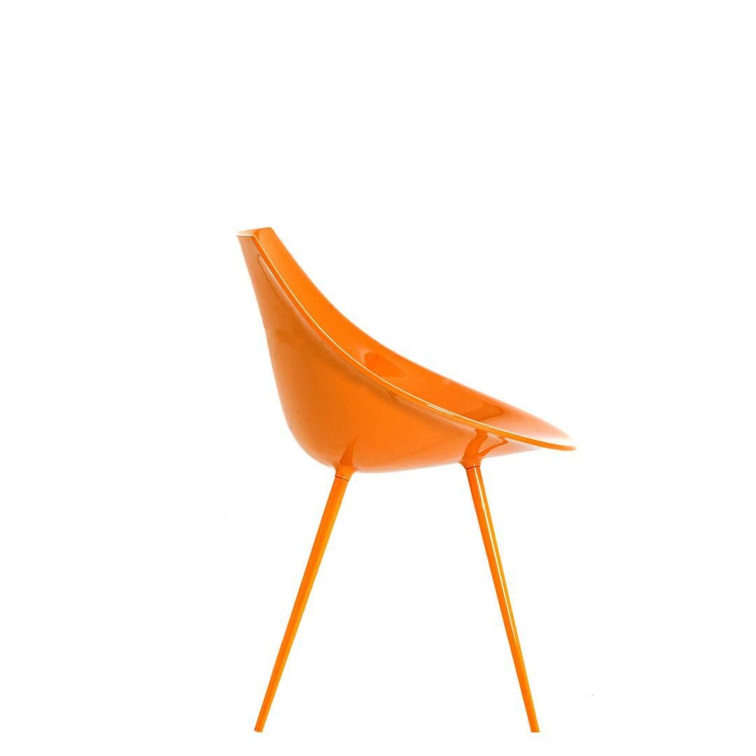 Characterized by the embracing shell and “stiletto” legs, Lagò is enhanced by intense and bright colors that deliberately smooth the entire surface or made it preciously materic by the use of a leather upholstery.

The Lago chair, designed by