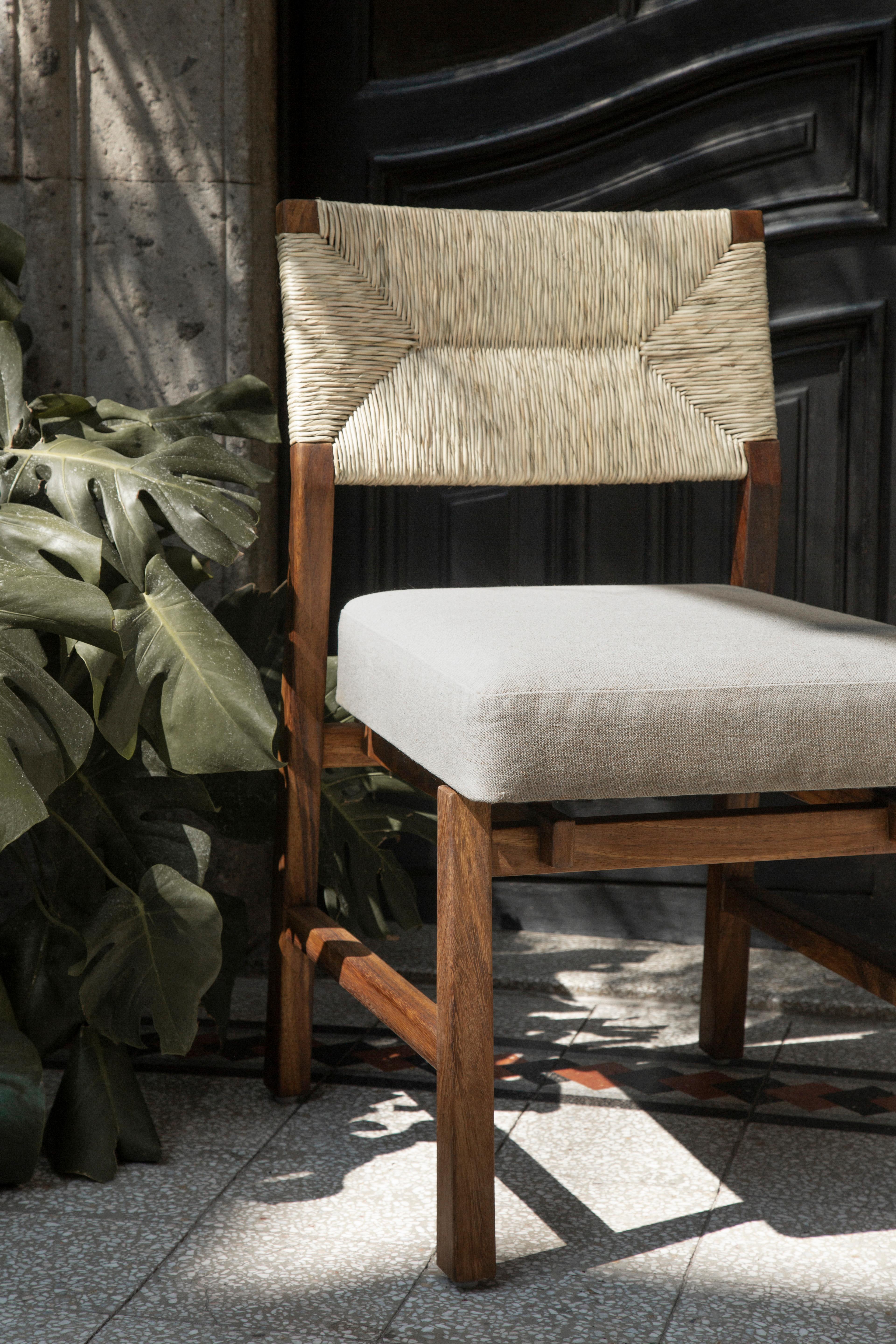 Moderne Chaise de salle à manger Lago avec dossier en fibre de palmier naturelle, design mexicain (Set 4) en vente