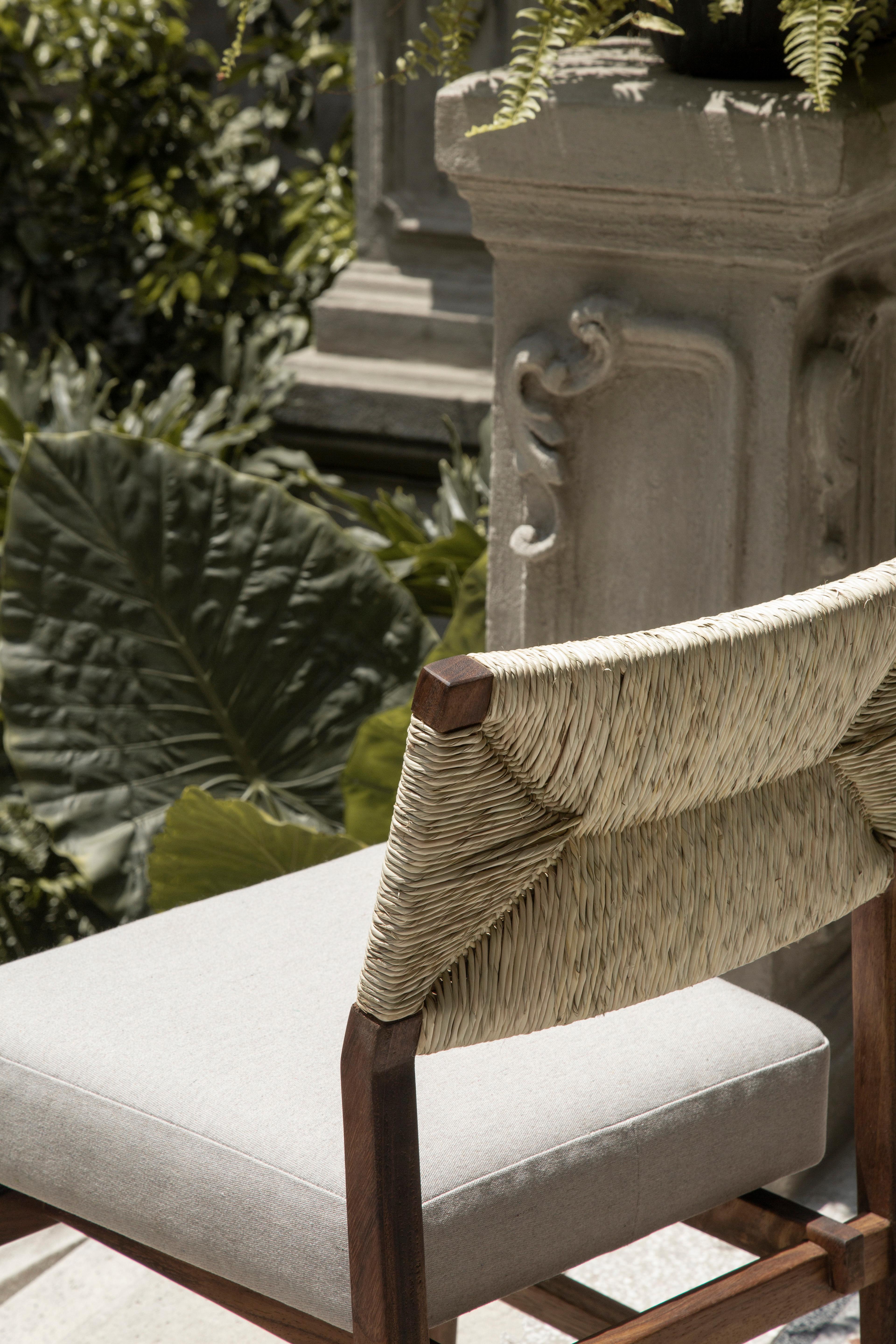 Mexicain Chaise de salle à manger moderne personnalisable Lago, bois, fibre naturelle, tissu d'ameublement  en vente