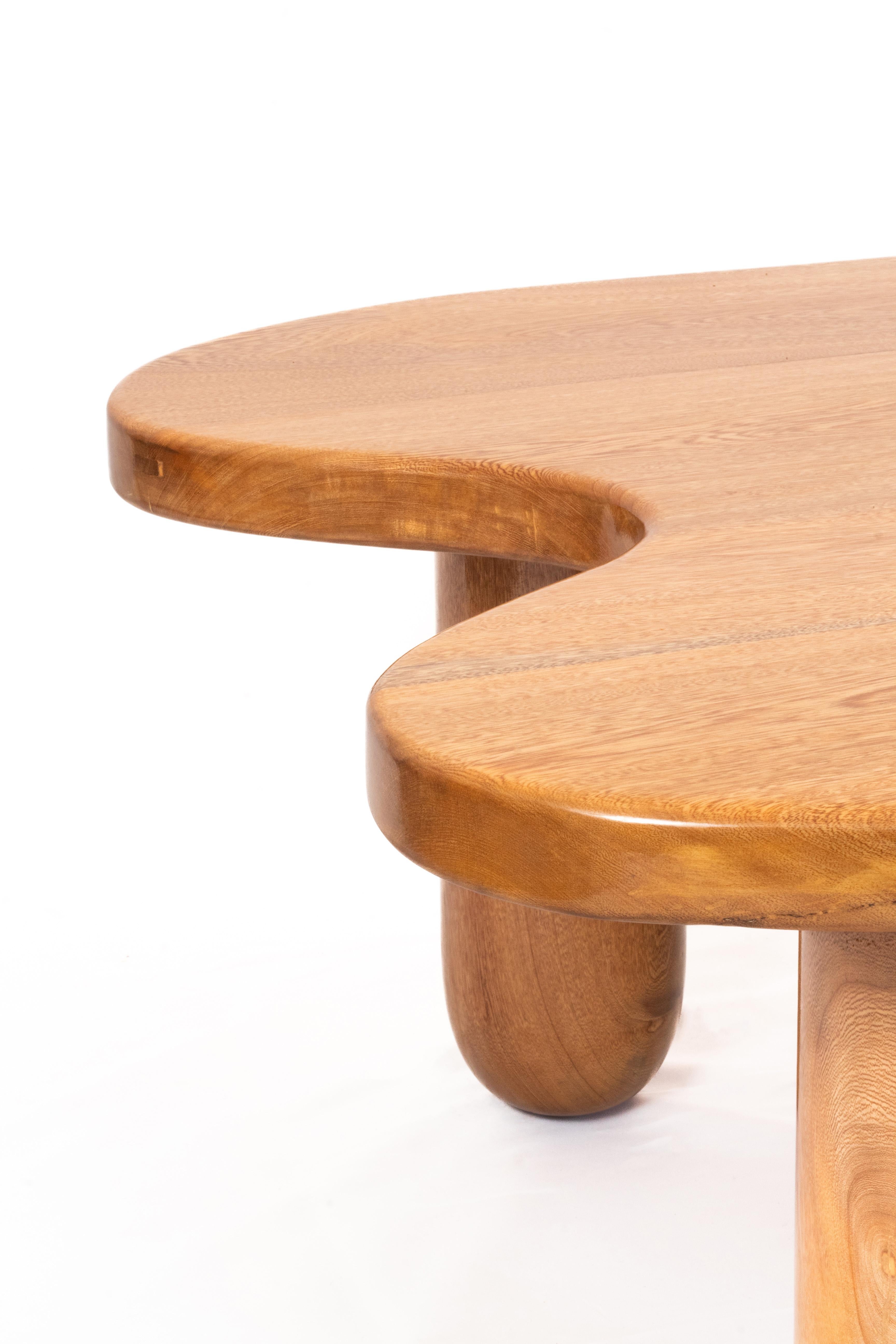 Lago Table in solid Mexican Oak; organic shapes; a contemporary coffee table. In New Condition For Sale In colima, MX
