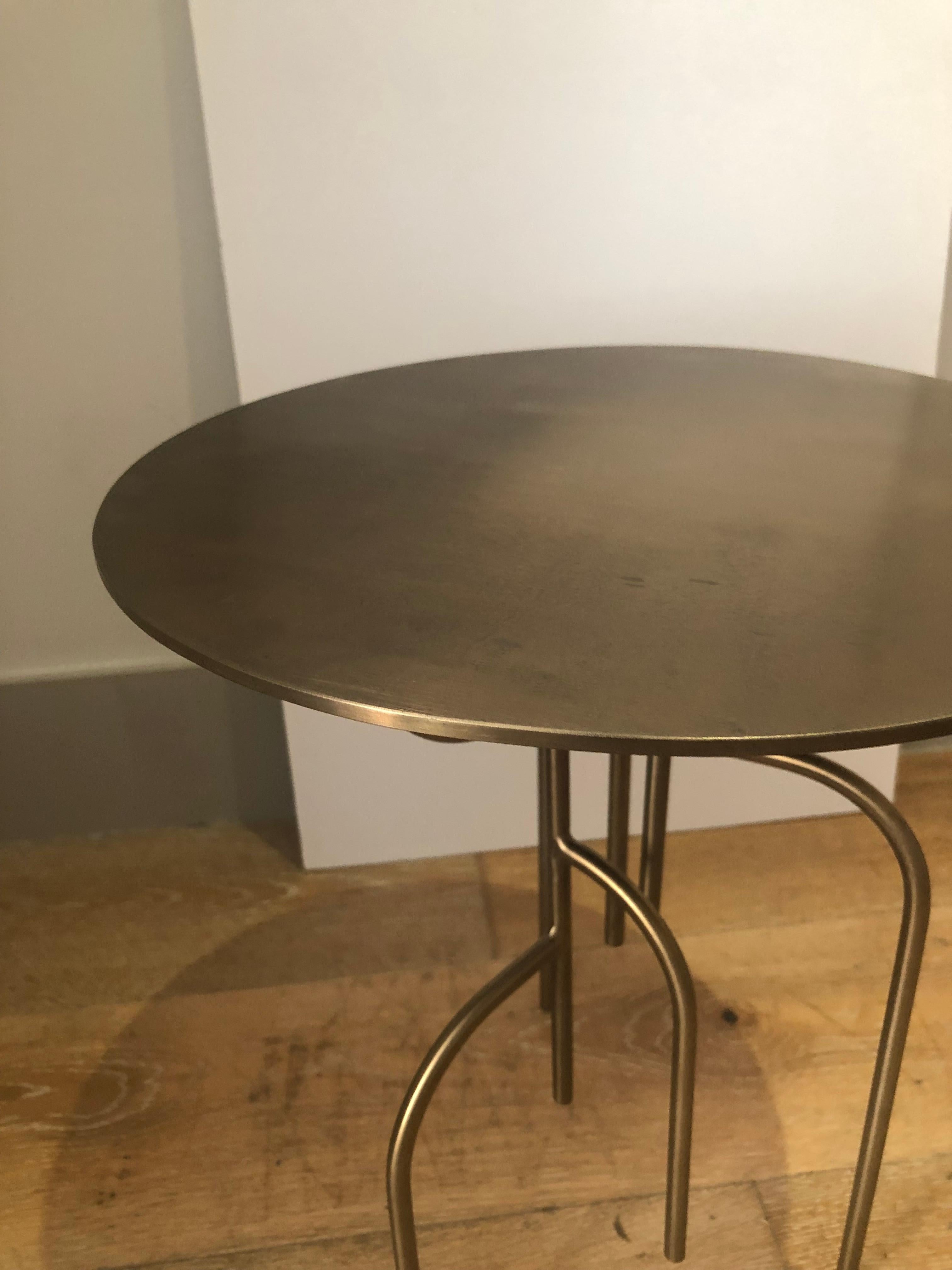 XXIe siècle et contemporain Table d'appoint ronde Lagoas « Old Gold » finition « Small » de Filipe Ramos en vente