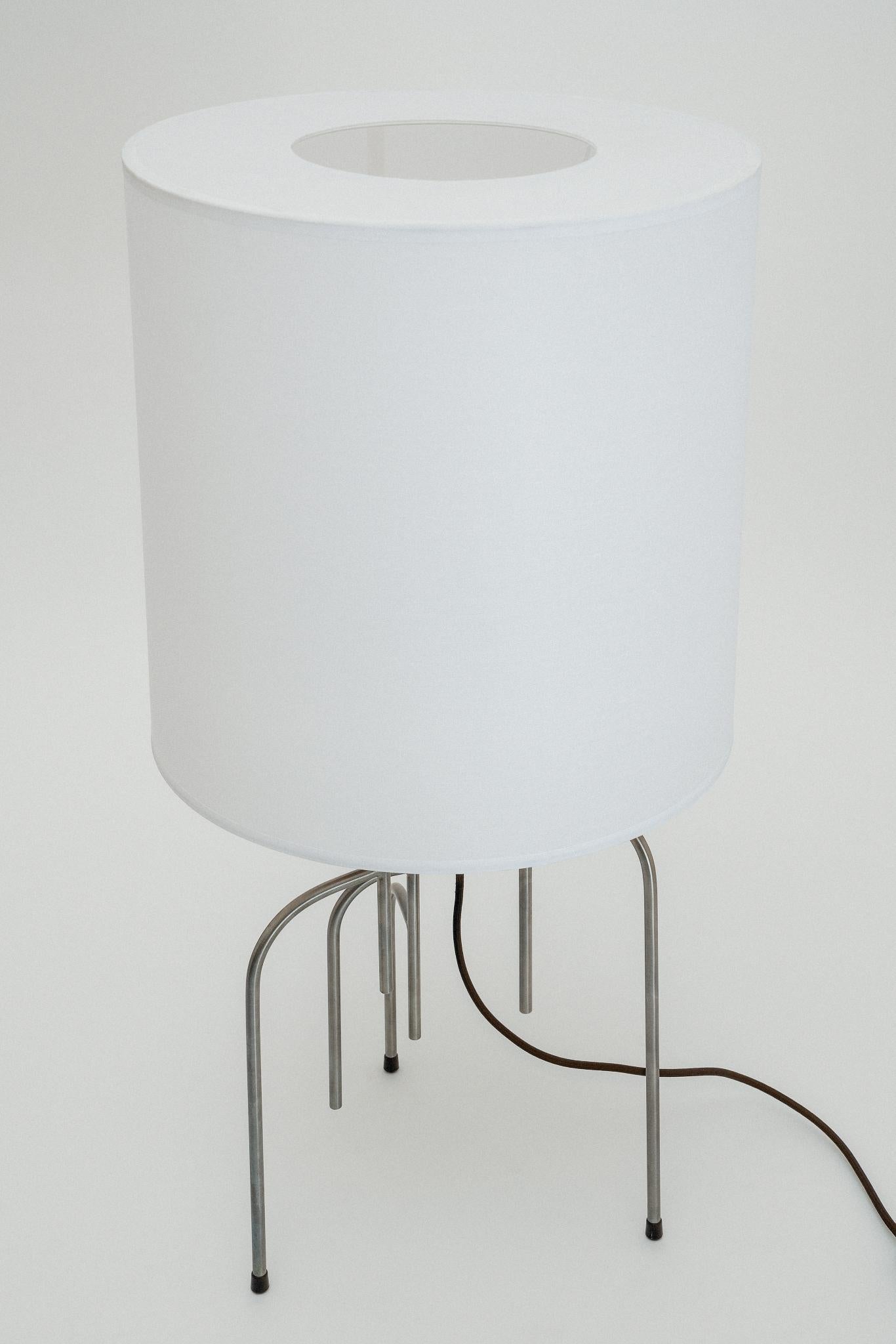 Lampe de bureau Lagoas, gris foncé huilé par Filipe Ramos Neuf - En vente à Sao Paulo, Sao Paulo