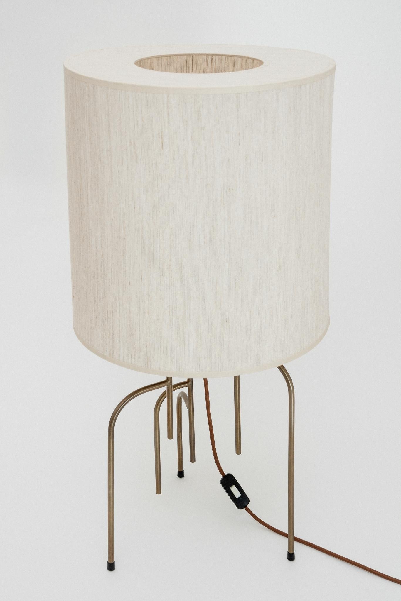 Lampe de bureau Lagoas, or ancien huilé par Filipe Ramos Neuf - En vente à Sao Paulo, Sao Paulo