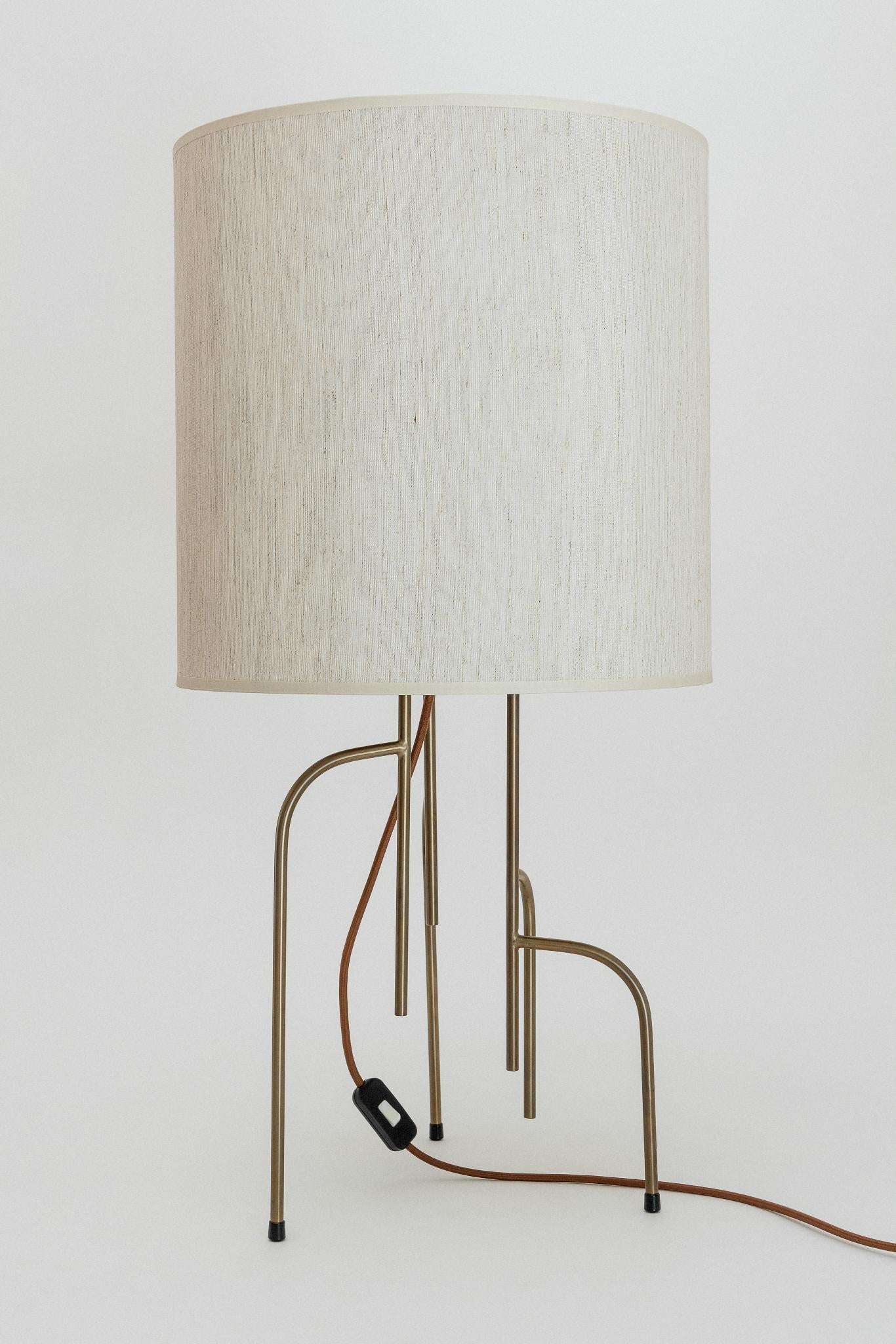 Huilé Lampe de bureau Lagoas, or ancien huilé par Filipe Ramos en vente