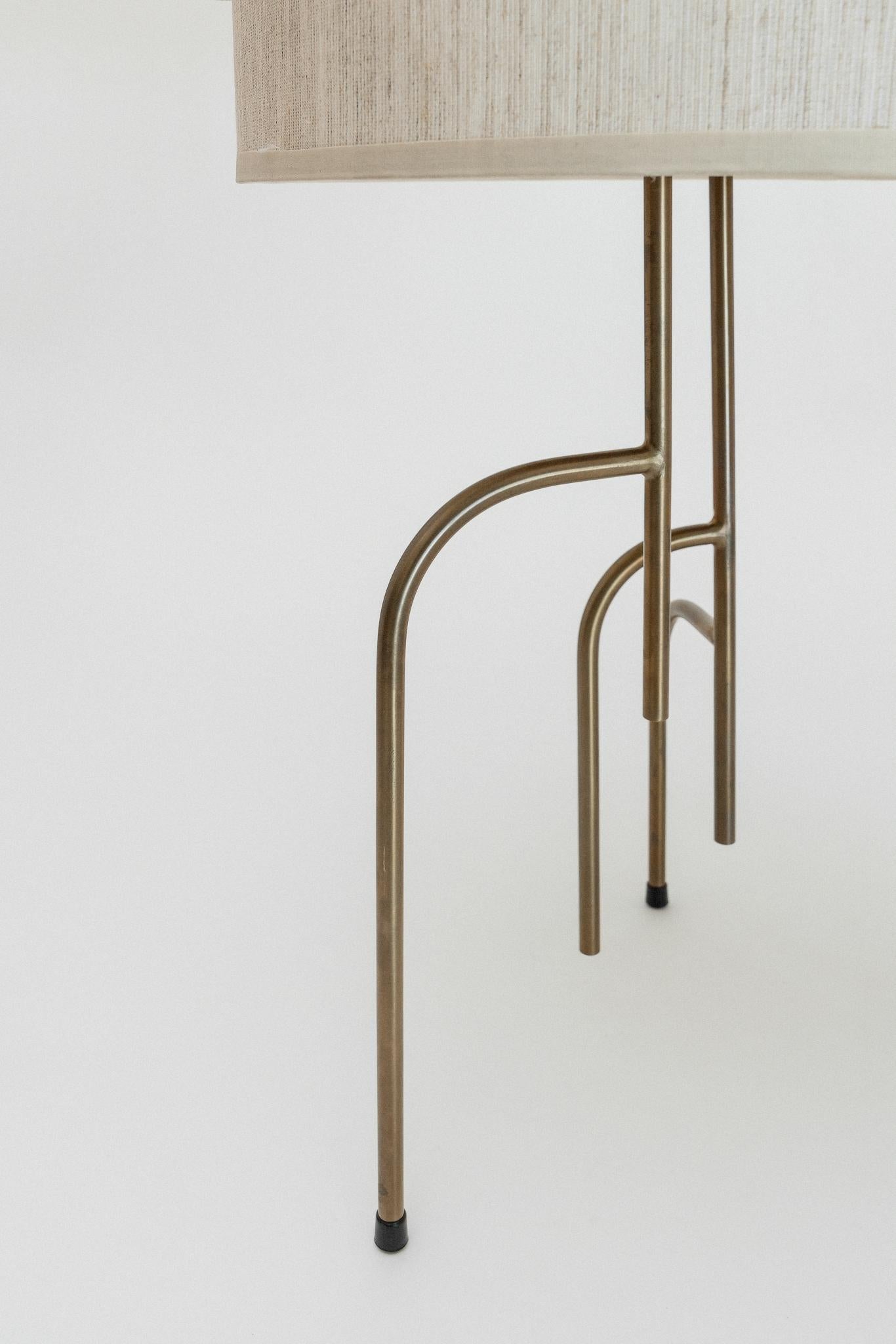 Acier Lampe de bureau Lagoas, or ancien huilé par Filipe Ramos en vente