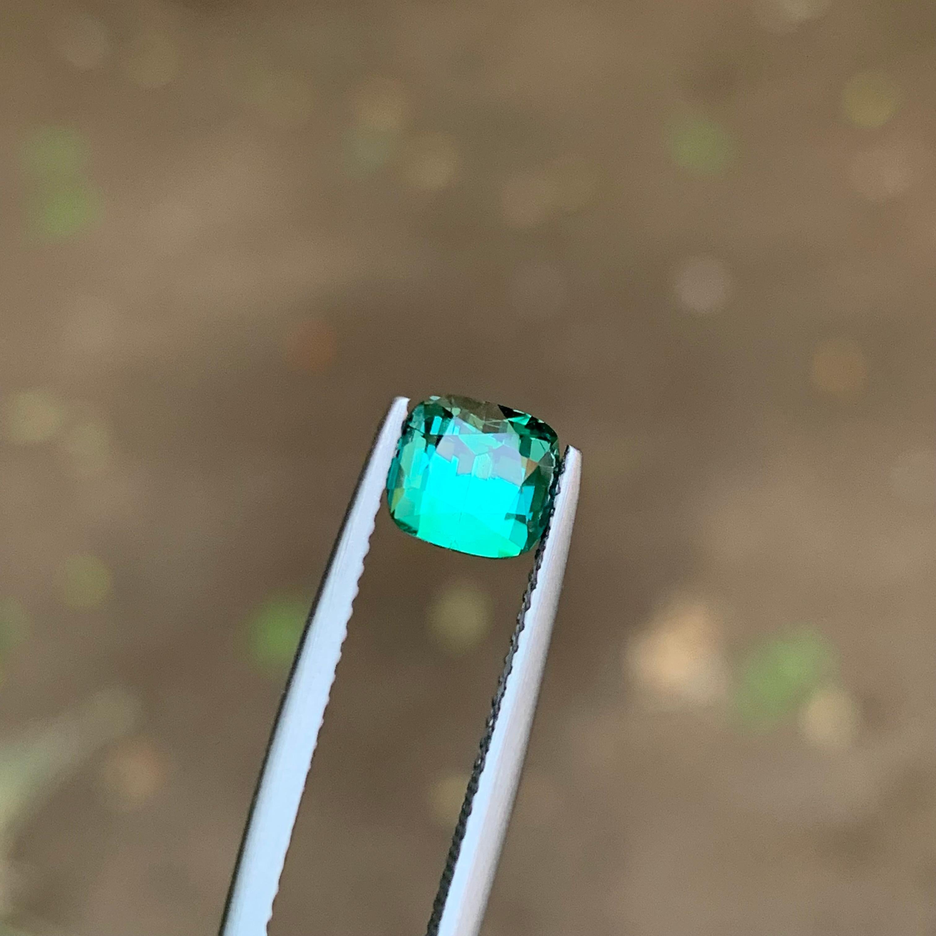 Gema Turmalina Natural Verde Azulado Laguna Cojín Cuadrado de 1,65 qt para Anillo en venta 1