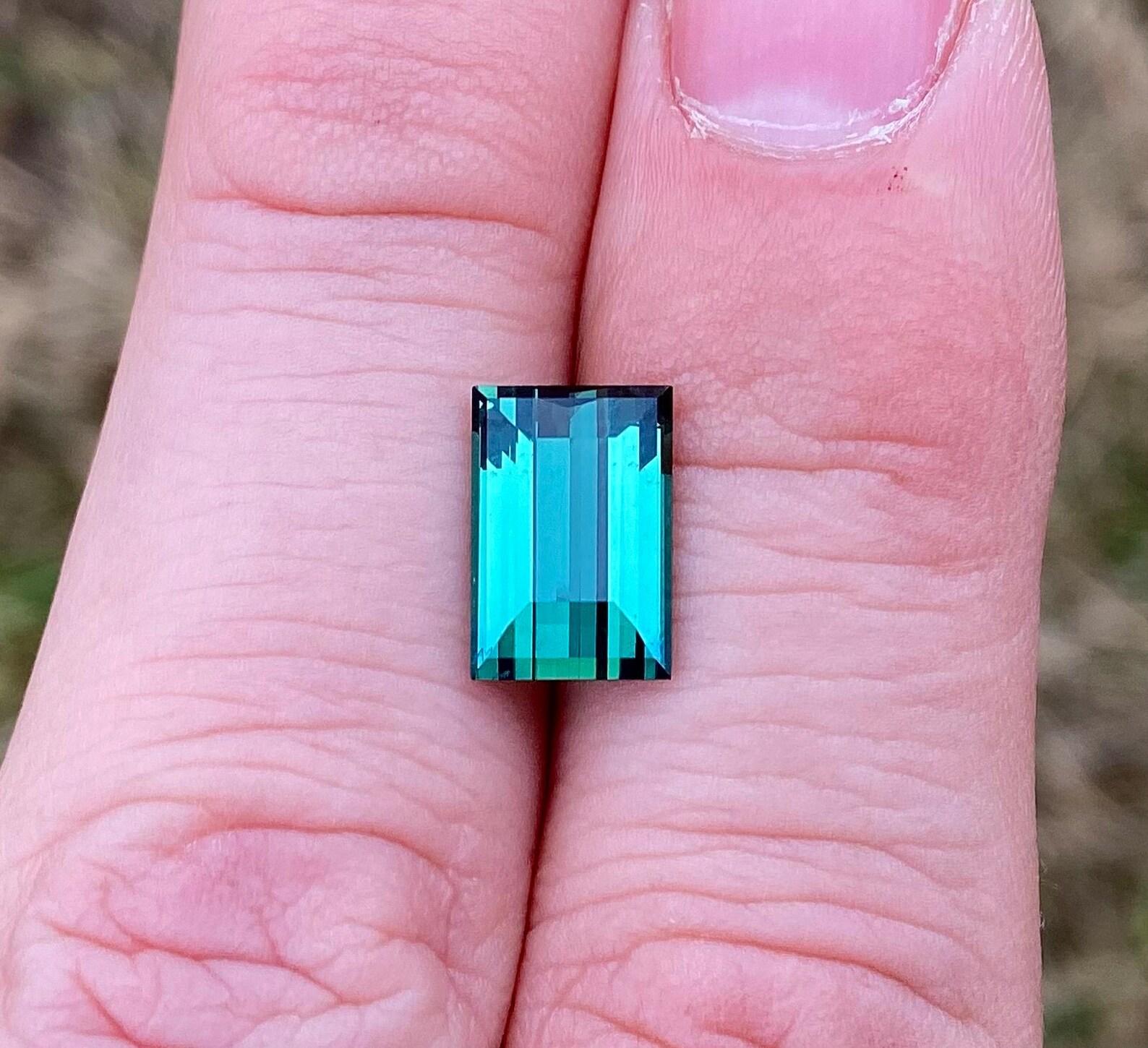 Lagoon Tourmaline 3.97 Ct., natural loose Gemstone, Rectangle cut, Origin Congo For Sale 5