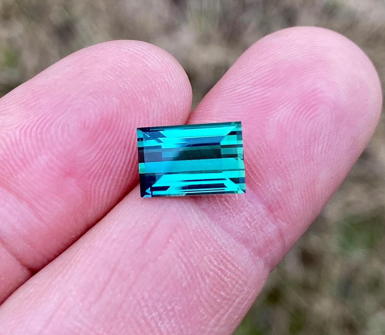 Lagoon Tourmaline 3.97 Ct., natural loose Gemstone, Rectangle cut, Origin Congo For Sale 3