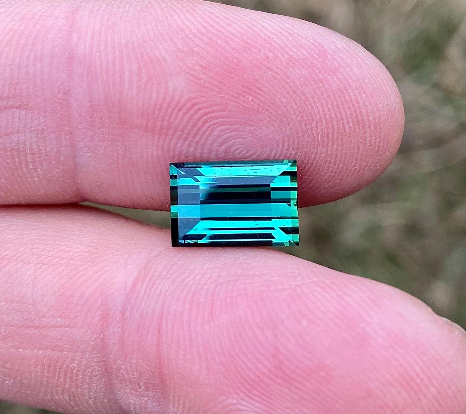 Lagoon Tourmaline 3.97 Ct., natural loose Gemstone, Rectangle cut, Origin Congo For Sale 4