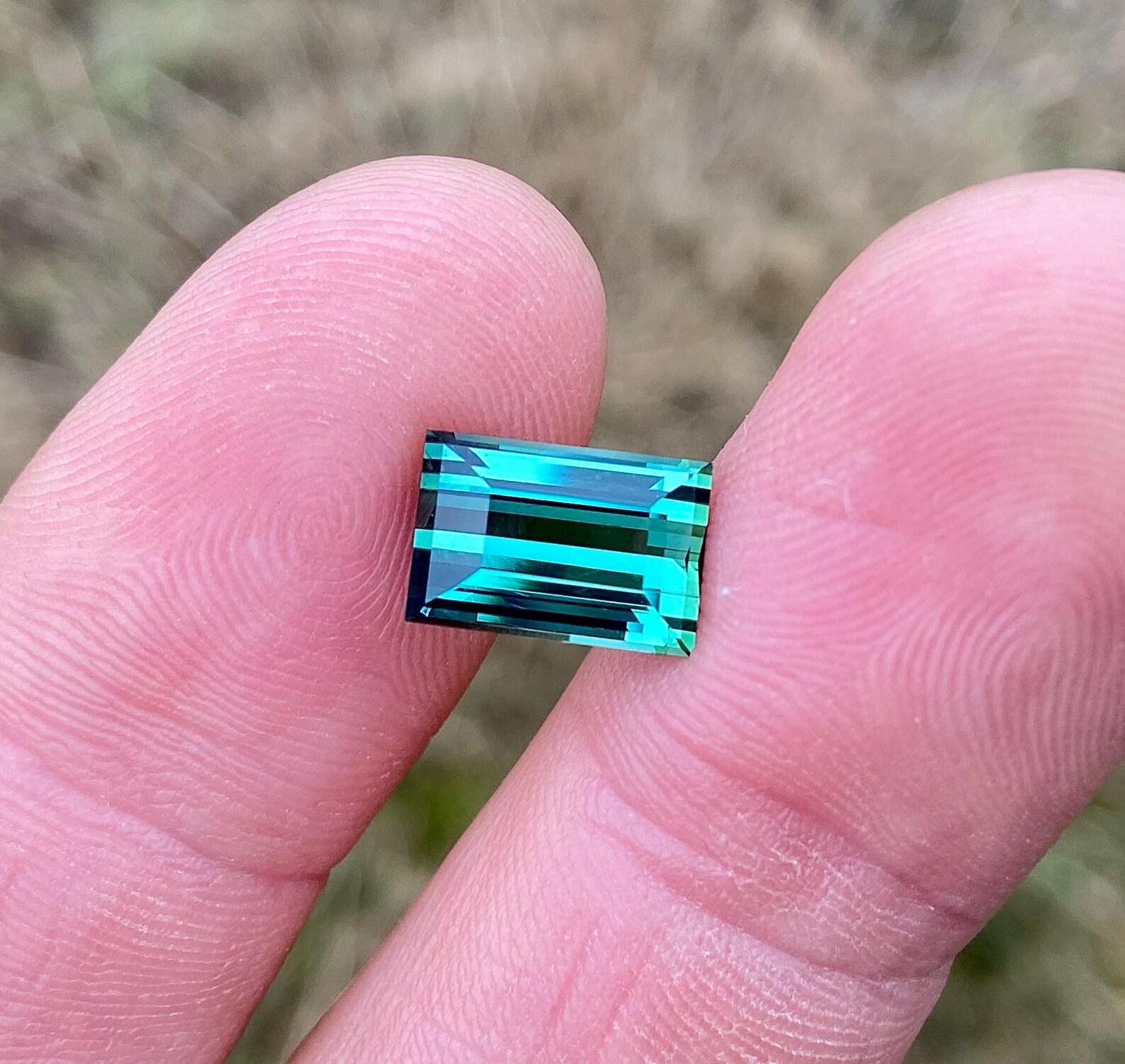 Lagoon Tourmaline 3.97 Ct., natural loose Gemstone, Rectangle cut, Origin Congo For Sale