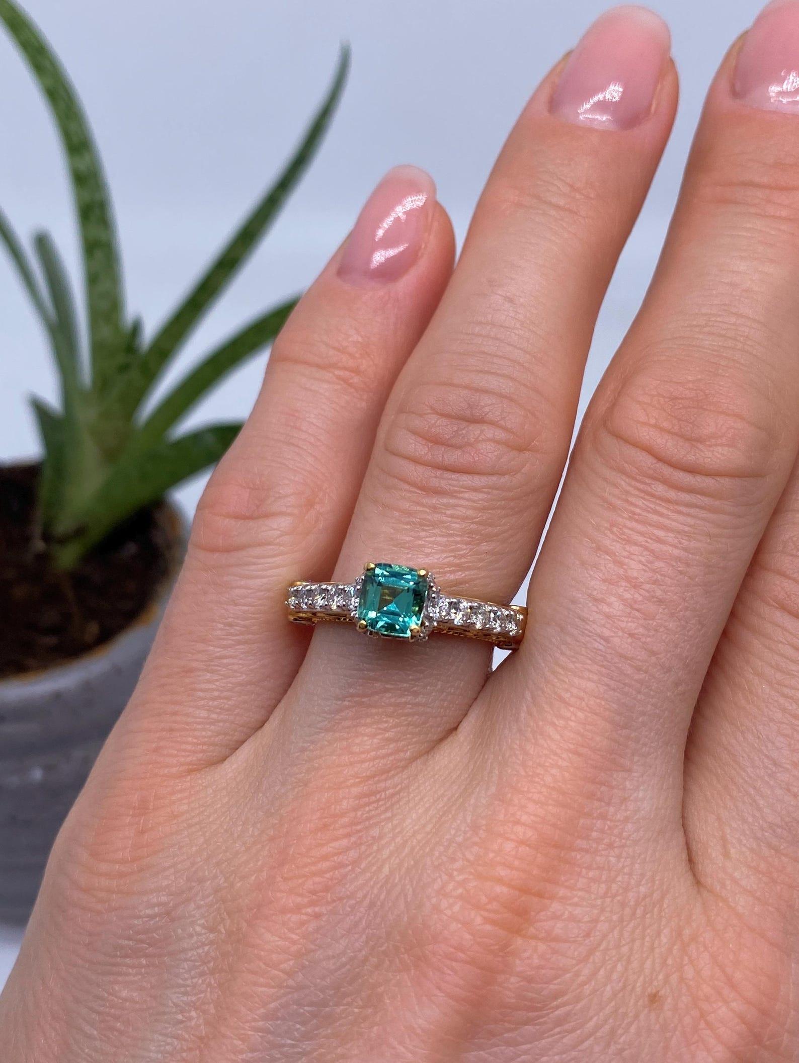 Taille coussin Bague en or jaune 14 carats, tourmaline lagon et diamants, 7US en vente