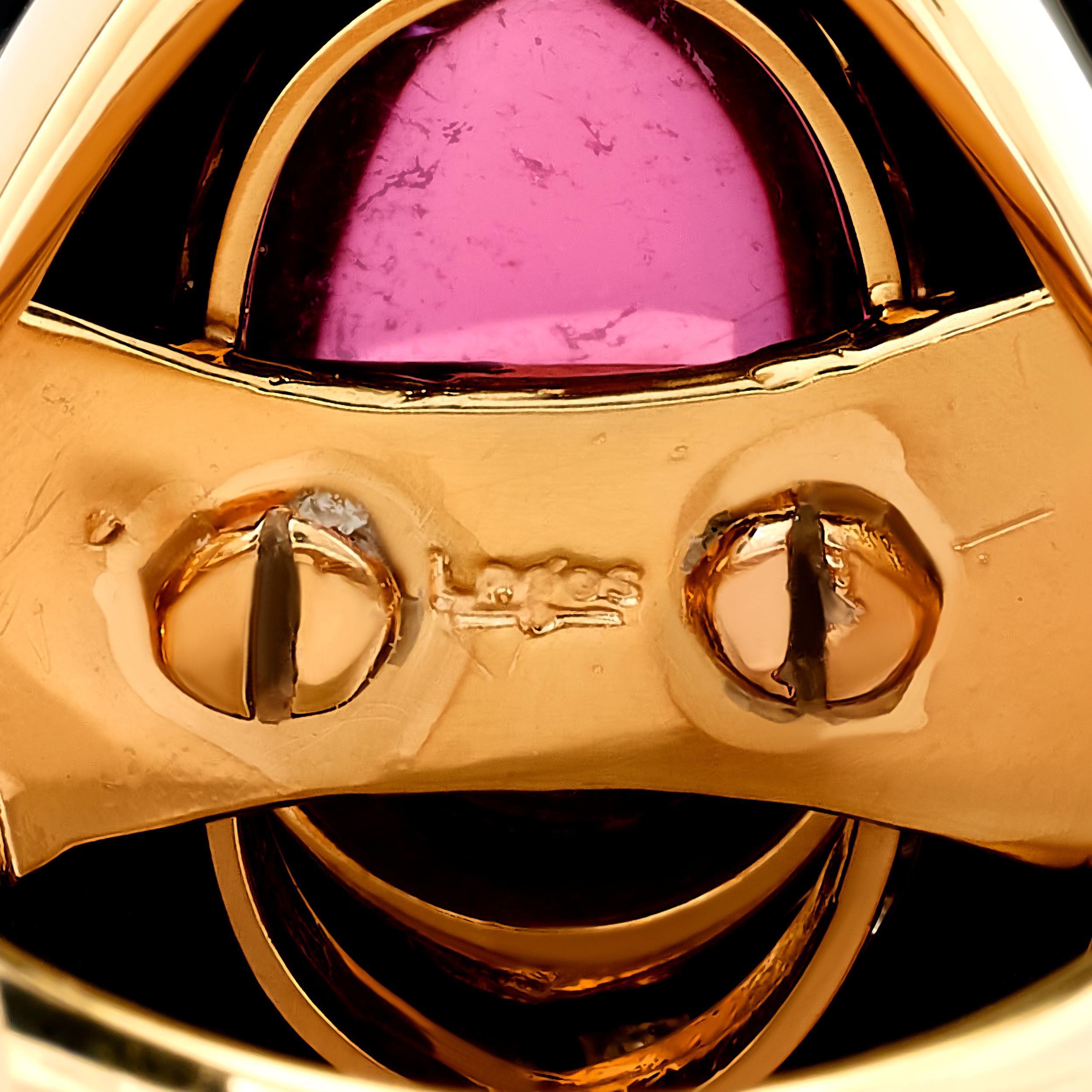 Taille ronde Lago Bague en or jaune 14 carats avec tourmaline rose cabochon, diamant et onyx noir