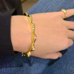 Lagos, Wave-Armband aus 18 Karat Gelbgold mit 3,20 Karat Diamanten