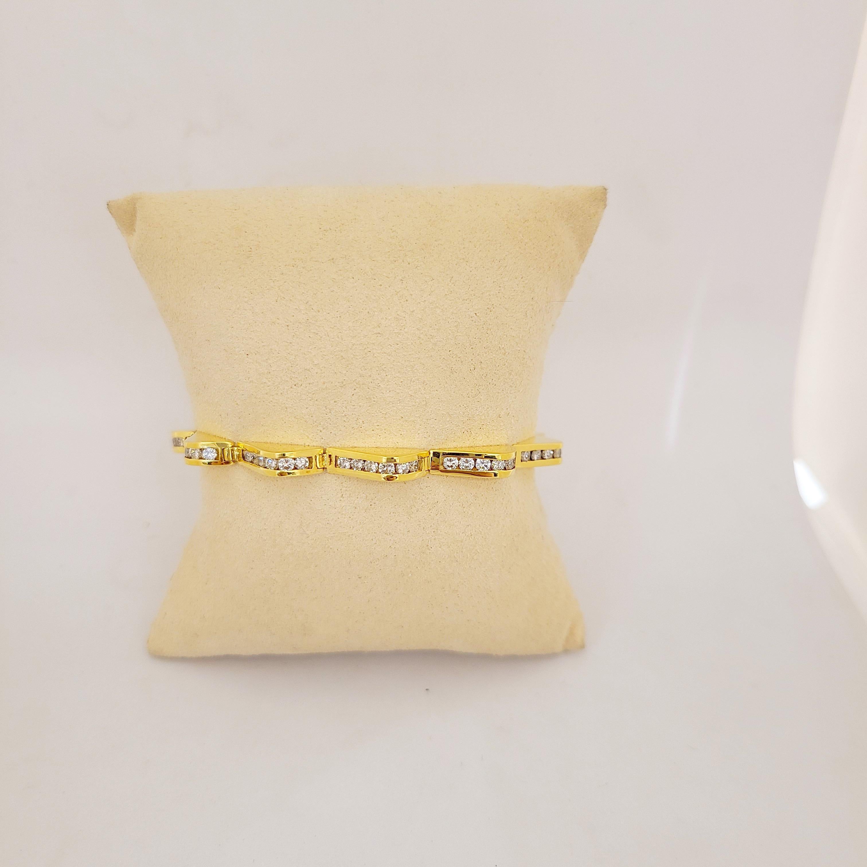 Round Cut Lagos 18 Karat Yellow Gold and 3.20 Carat Diamonds Wave Bracelet For Sale
