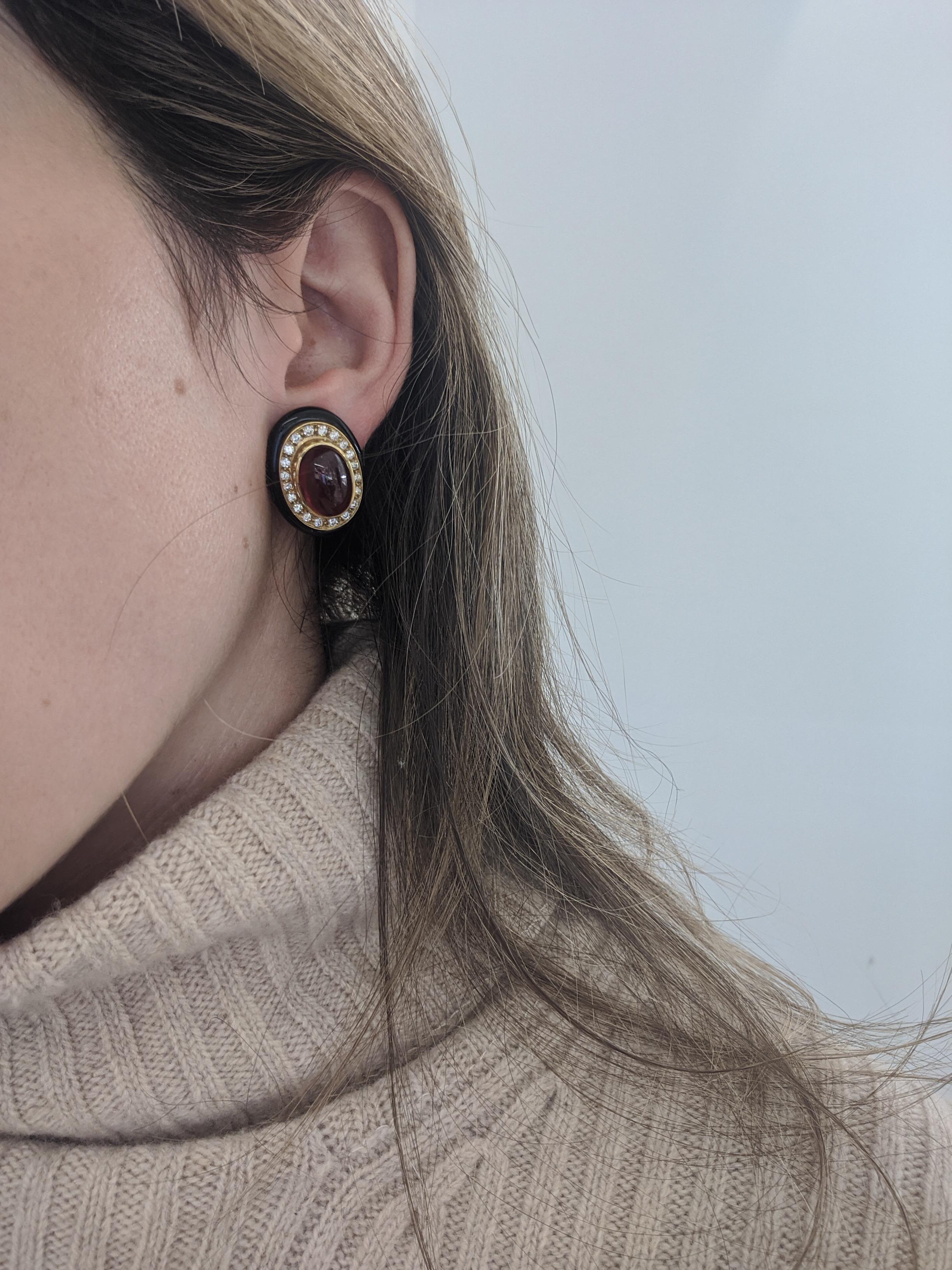 Lagos Boucles d'oreilles en or 18 carats, tourmaline rose avec diamants et onyx noir Neuf - En vente à New York, NY