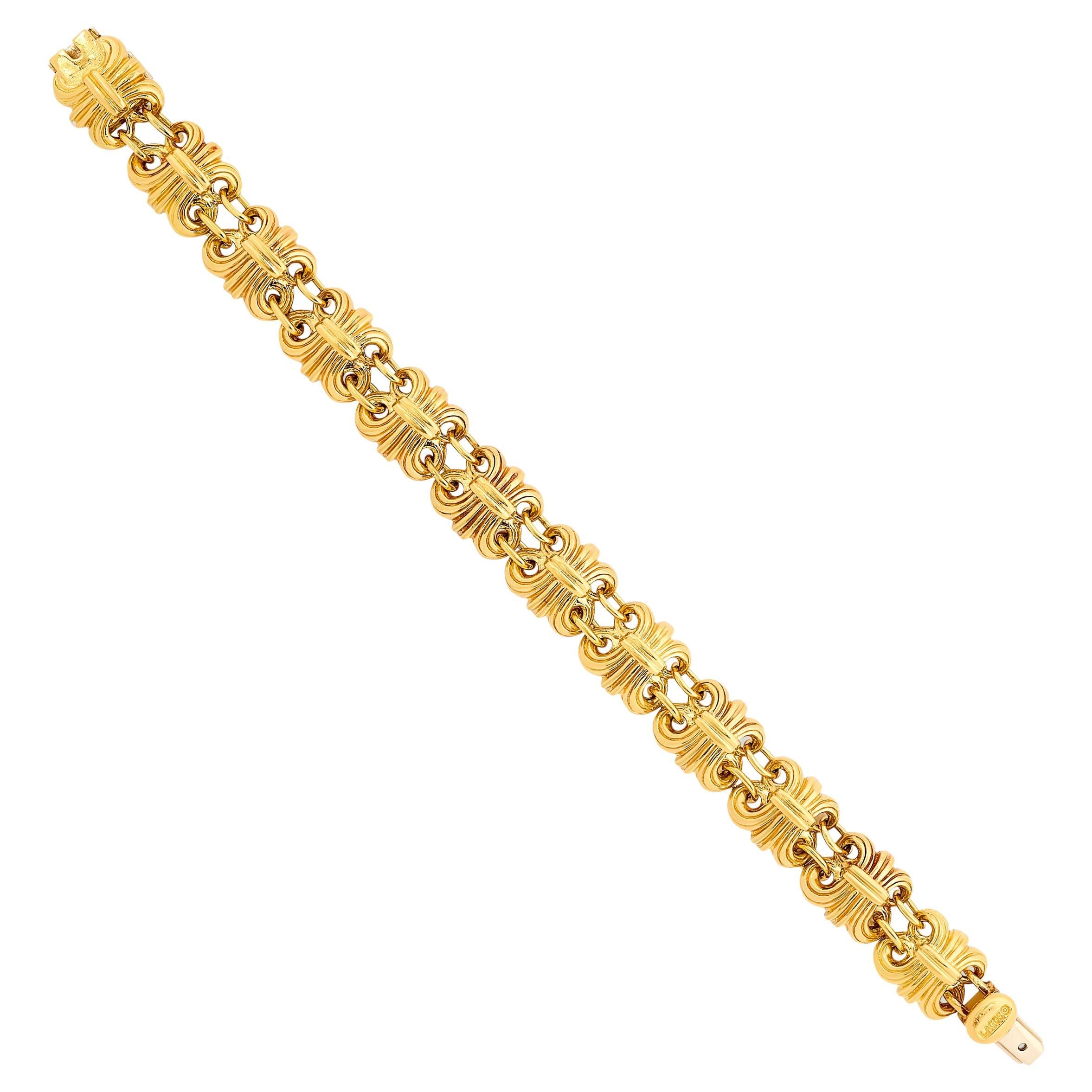 Lagos 22 Karat and 18 Karat Yellow Gold Fleur de Lis Link Bracelet For Sale