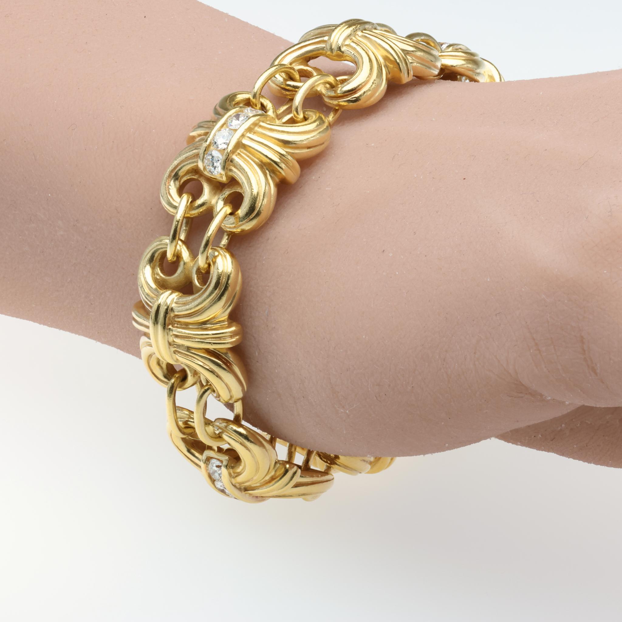 Lago - Bracelet en or jaune 22k et diamants - Lien sculptural Fleur-de-Lis Excellent état - En vente à Tampa, FL