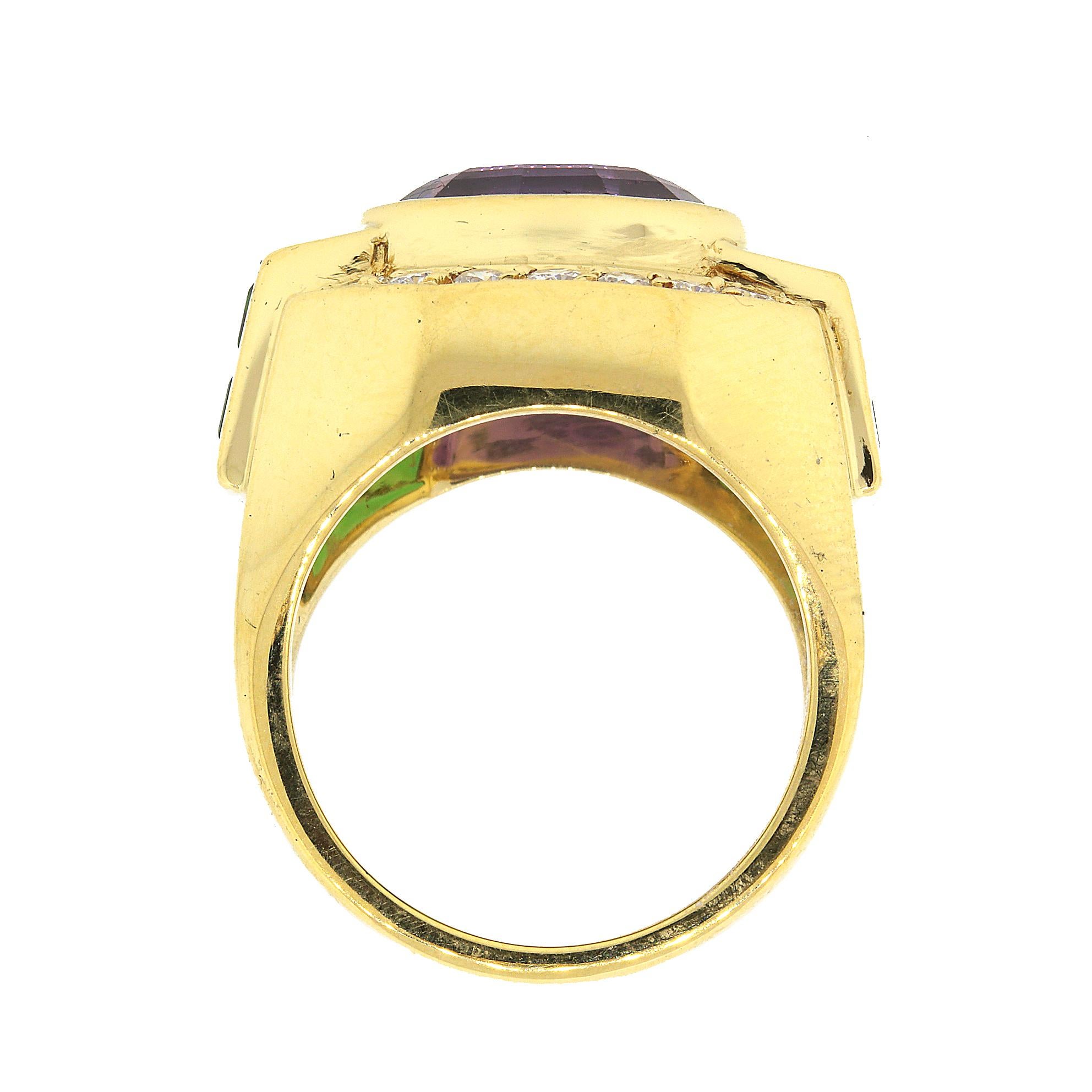 18 kt Yellow Gold
Total Weight: 16 grams
Diamond: 0.35 ct twd
Ring Size: 7