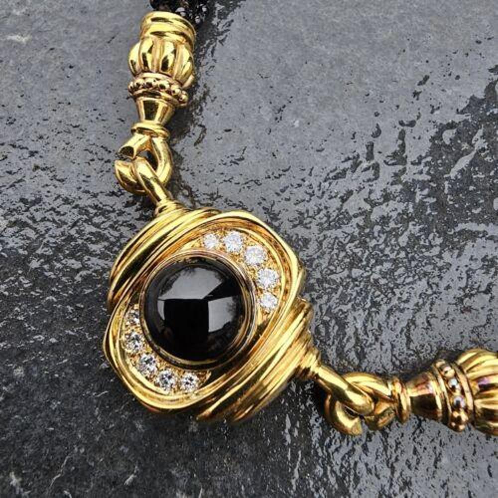 Cabochon Lagos Caviar Collana in oro 18 carati con perline di onice e diamanti rimovibili Raro in vendita
