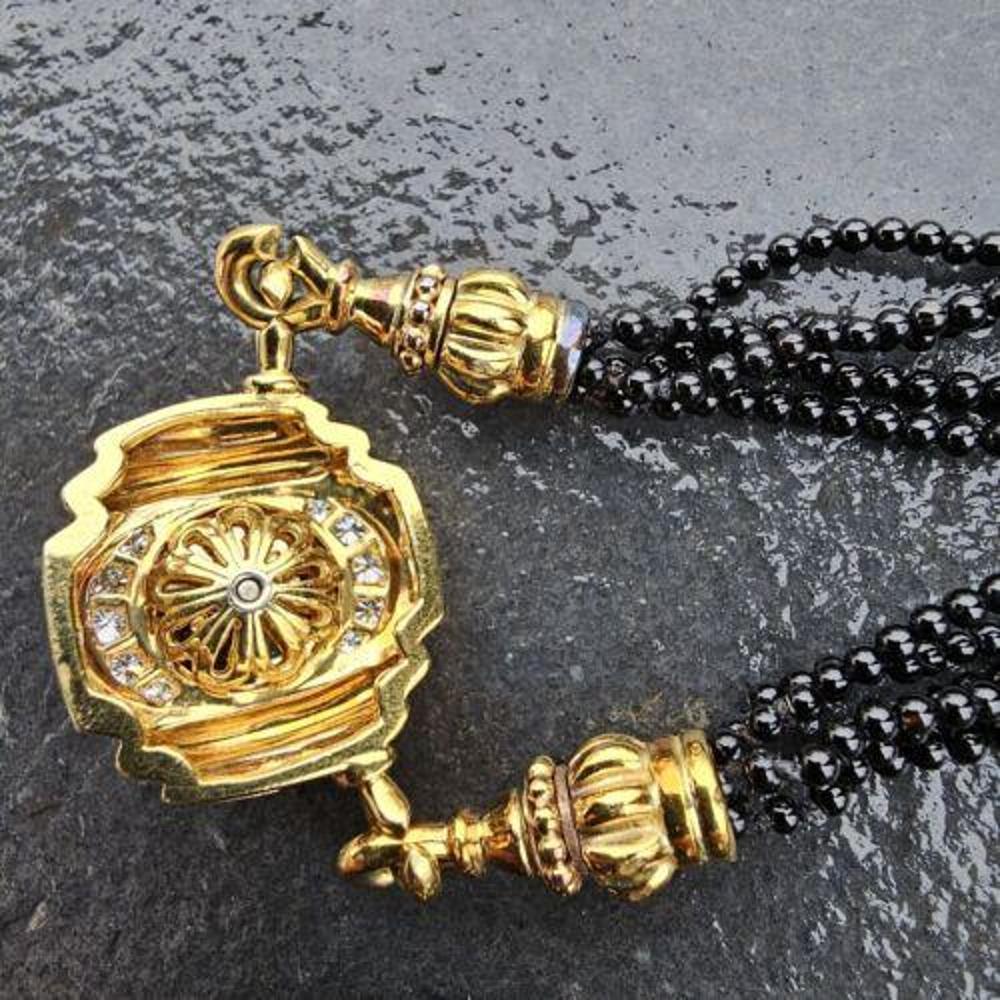 Donna Lagos Caviar Collana in oro 18 carati con perline di onice e diamanti rimovibili Raro in vendita