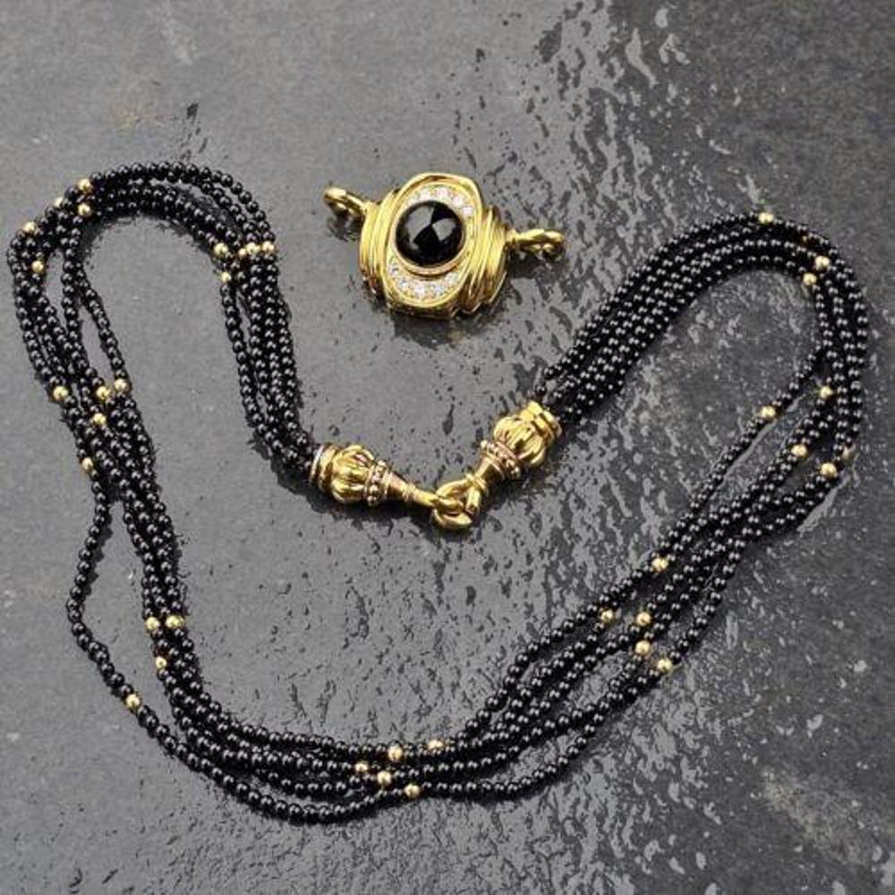 Lagos Caviar Collana in oro 18 carati con perline di onice e diamanti rimovibili Raro in vendita 1