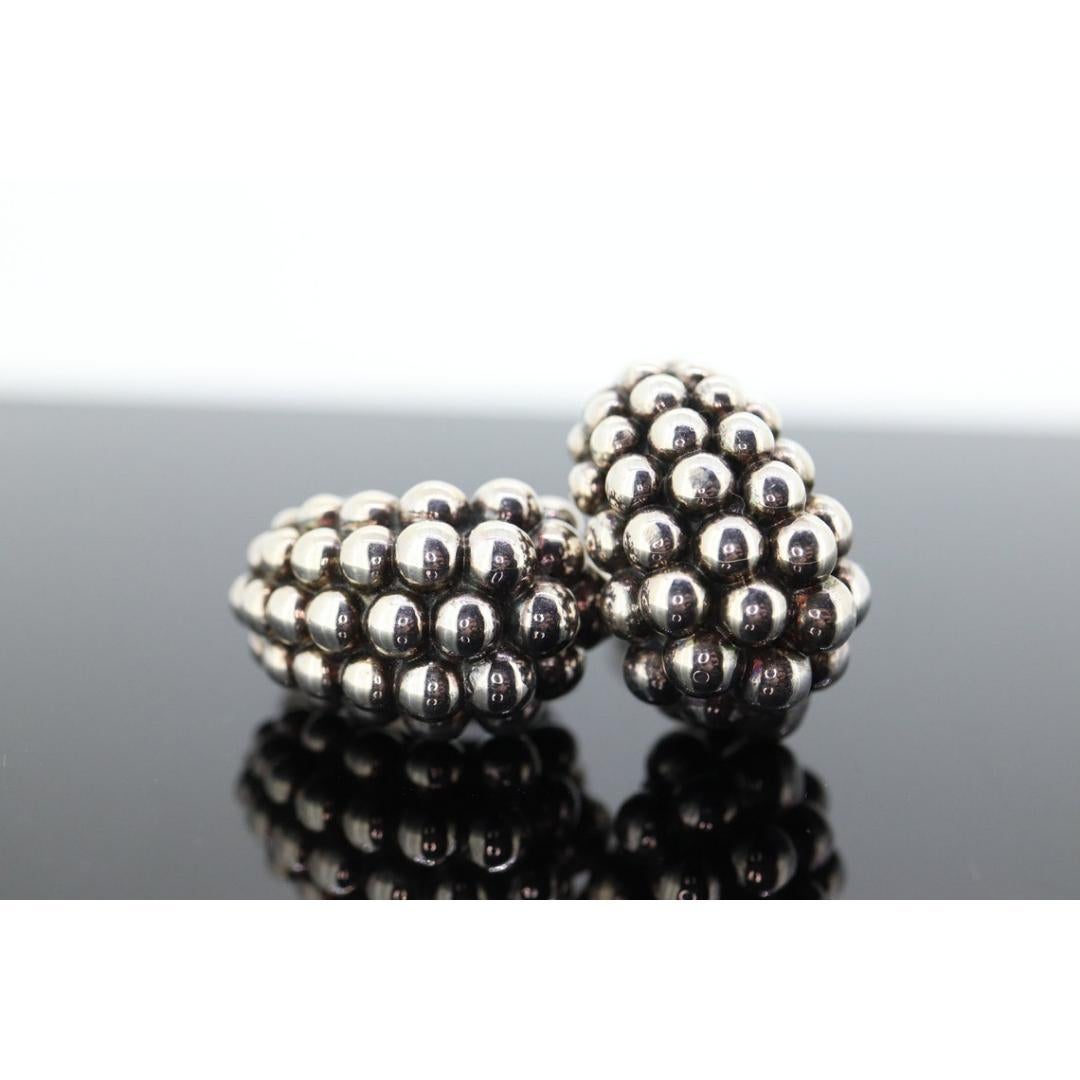 Vintage
Materials: Stone

Rare Designer Earrings. Made by Lagos Caviar.

Heavy Sterling Silver with Bubbly Caviar Design

Details:
15mm wide and 23mm drop
18.3 Grams total weight
Non-Pierced Clip Ons
