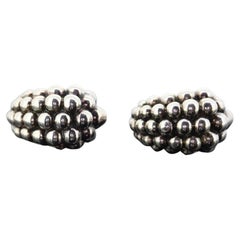 Pendientes de Caviar LAGOS. Abrazadera de plata de ley con clip sin perforaciones Bubbly Heavy Clip ON