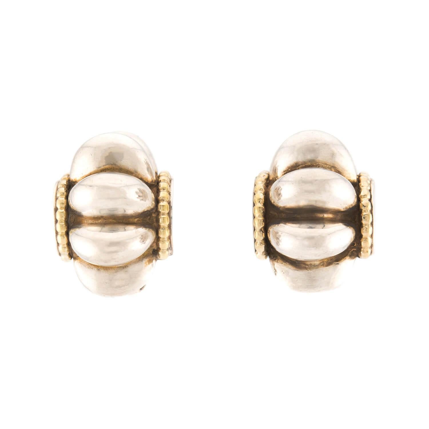 Un favoloso set di anelli e orecchini del famoso gioielliere Lago! Realizzati in oro 18 carati e argento sterling, entrambi i pezzi presentano un esclusivo design a 