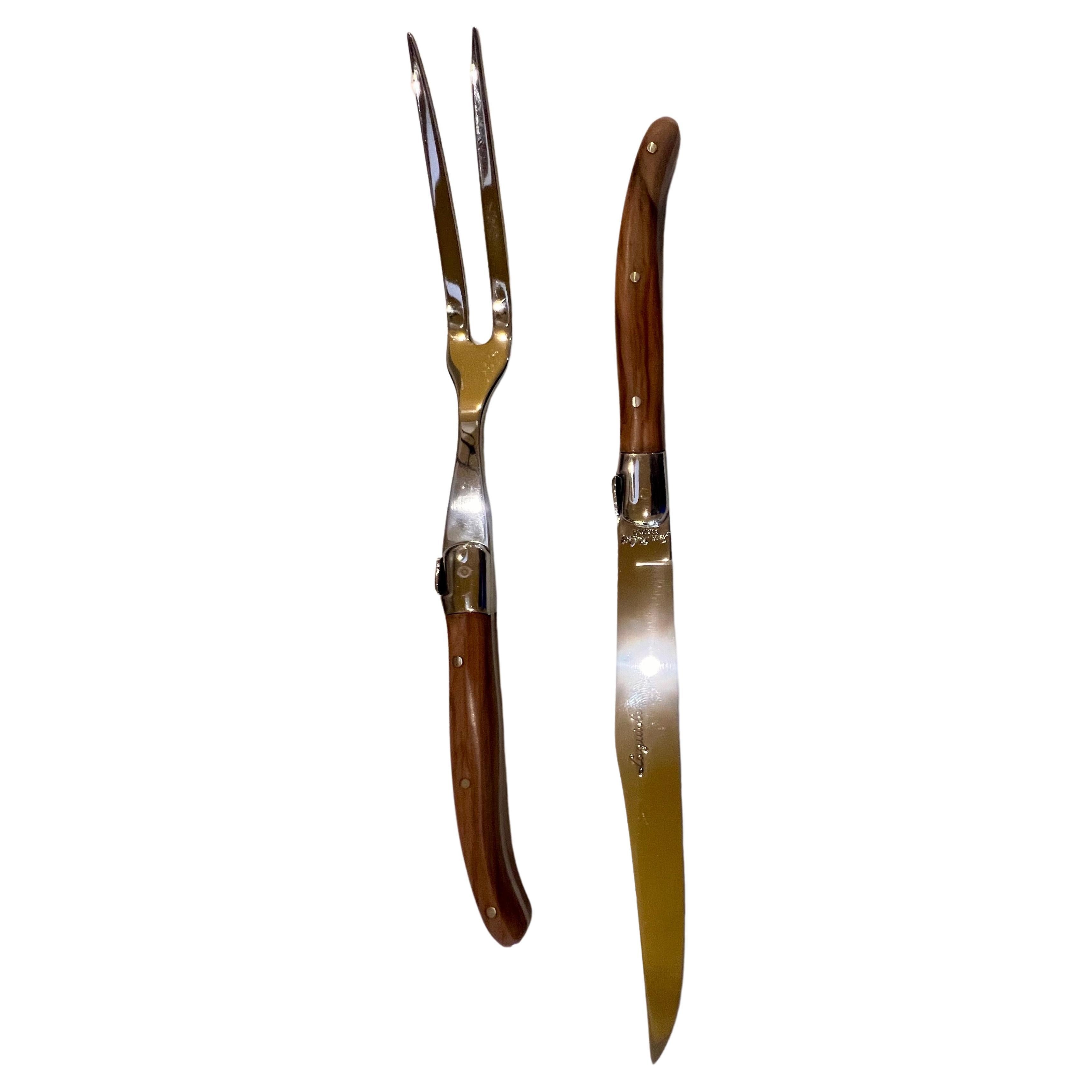 2-PIECE CARVING SET. Set includes one carving knife and one carving fork with walnut handle. Carving knife blade dimensions: 7-in; entire knife: 12-in Fork dimensions: 12.5-in
SUPERB QUALITY. Blade is fully forged from ultra strong Sandvik steel.
