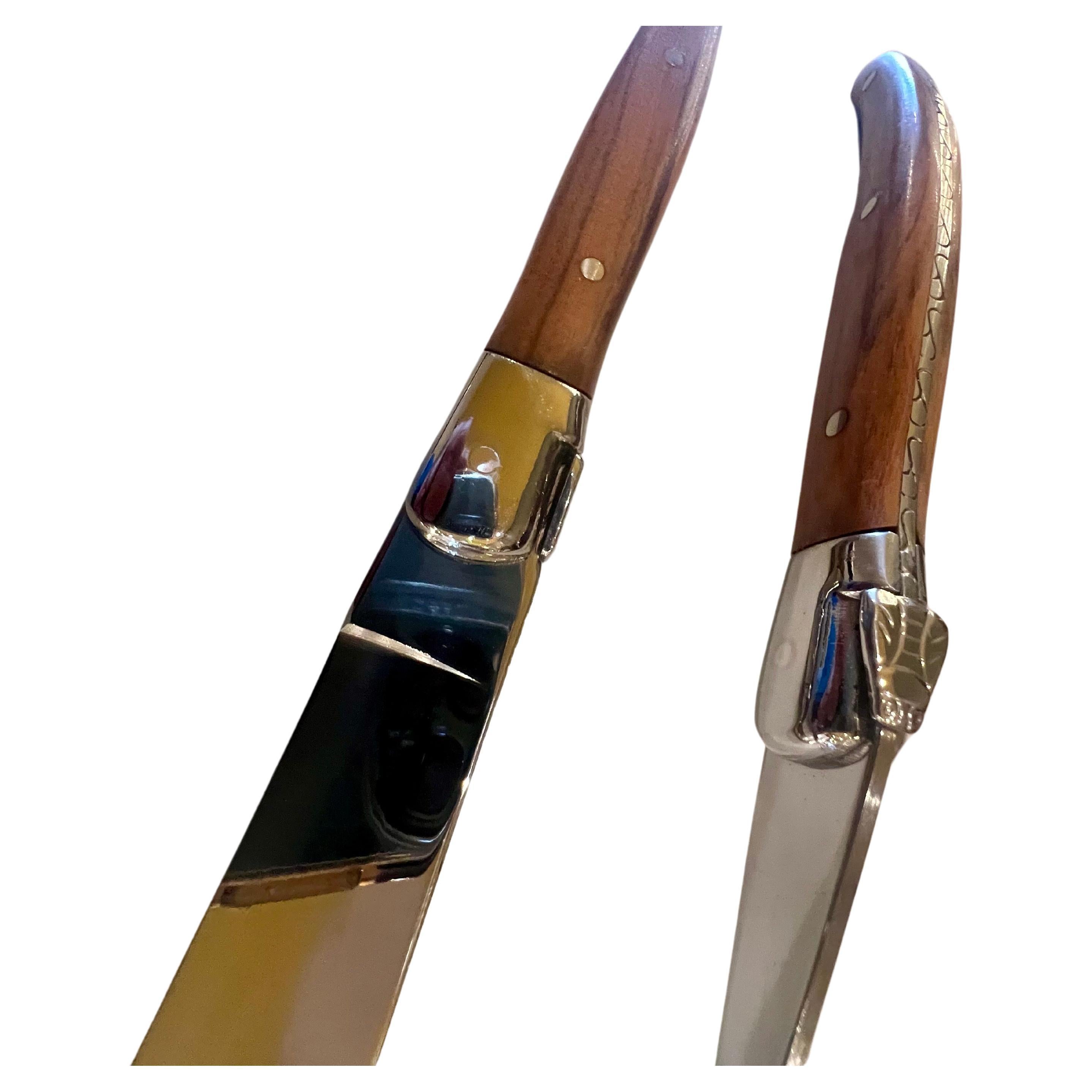 Juego de trinchar Laguiole France con tenedor y cuchillo de trinchar Nuevo en caja Moderno de mediados de siglo en venta