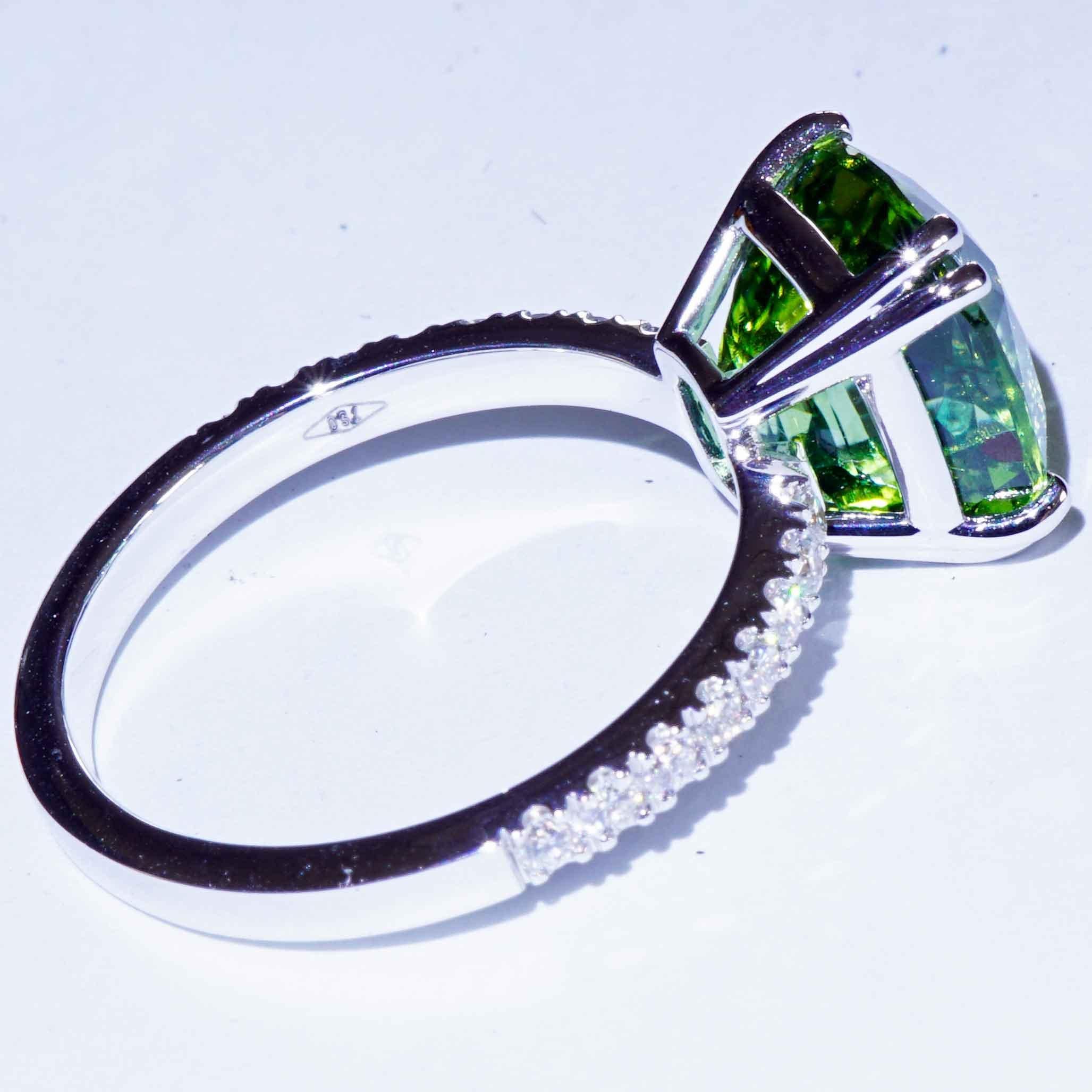 Lagun Grün-Blauer Turmalin Brillantring 750er Weißgold 4,86 ct 0,33 ct Oben (Kissenschliff) im Angebot