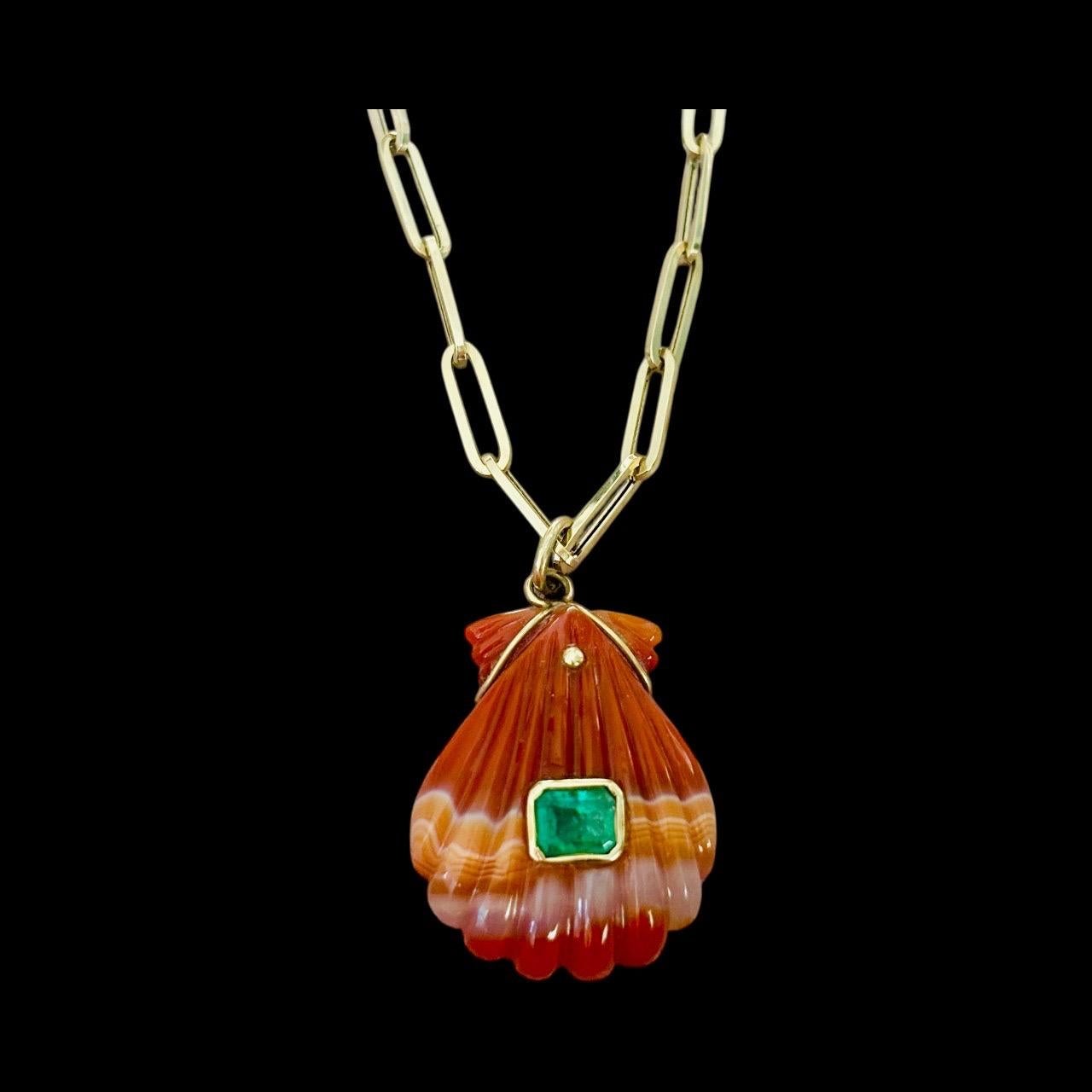 Pendentif en coquillage d'agate Laguna avec émeraude et or 14k en vente 5
