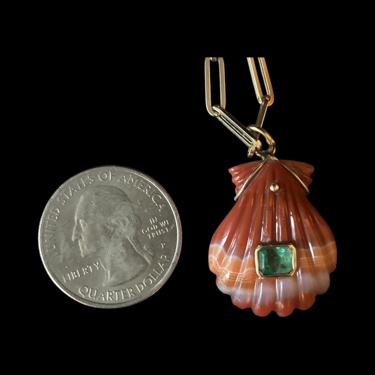 Pendentif en coquillage d'agate Laguna avec émeraude et or 14k en vente 7