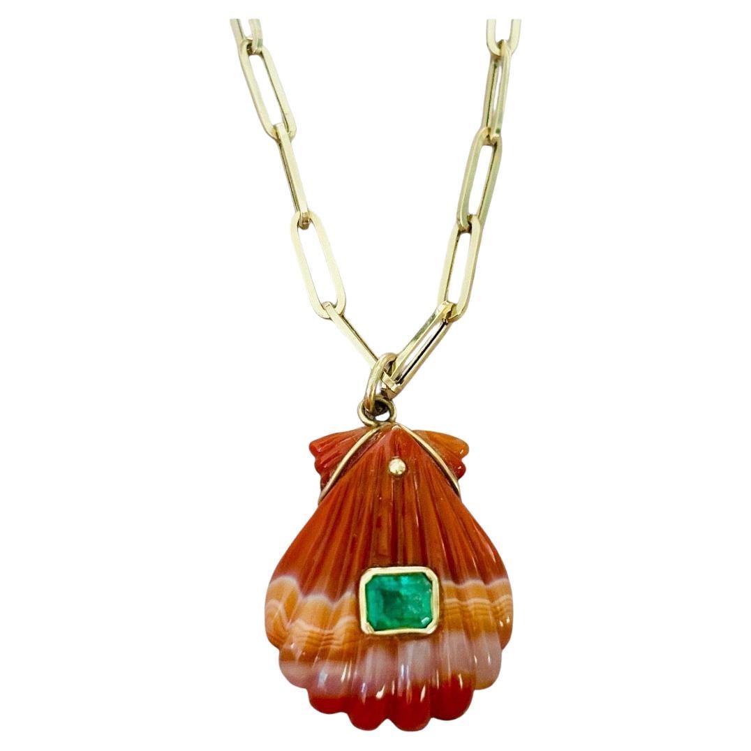 Pendentif en coquillage d'agate Laguna avec émeraude et or 14k Unisexe en vente