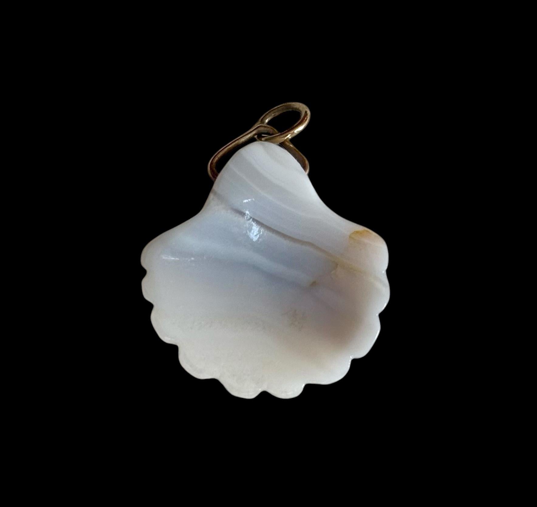 Taille mixte LAGUNA AGATE SHELL PENDANT, avec spinelle et or 14 carats en vente