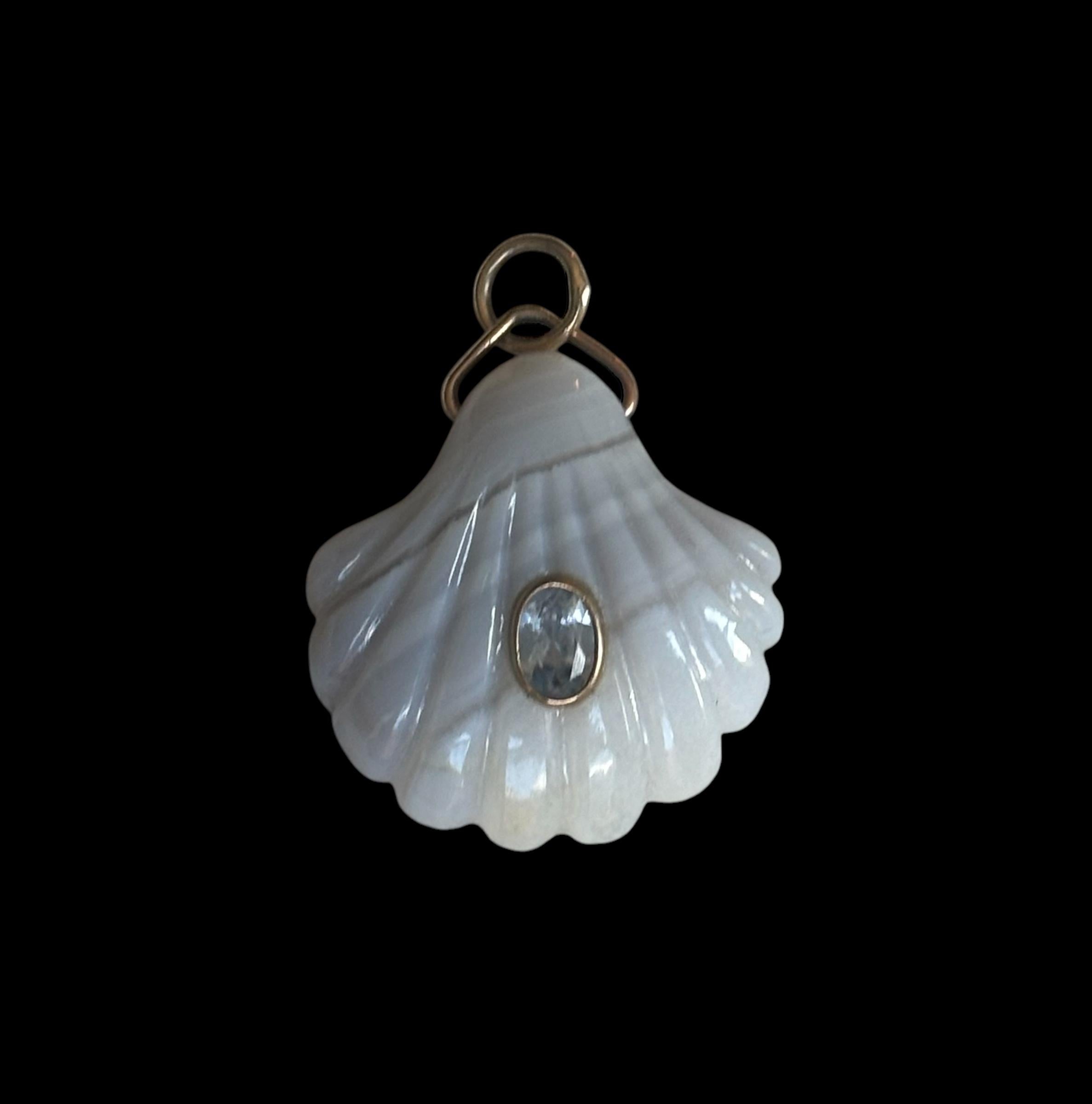 LAGUNA AGATE SHELL PENDANT, avec spinelle et or 14 carats en vente 1