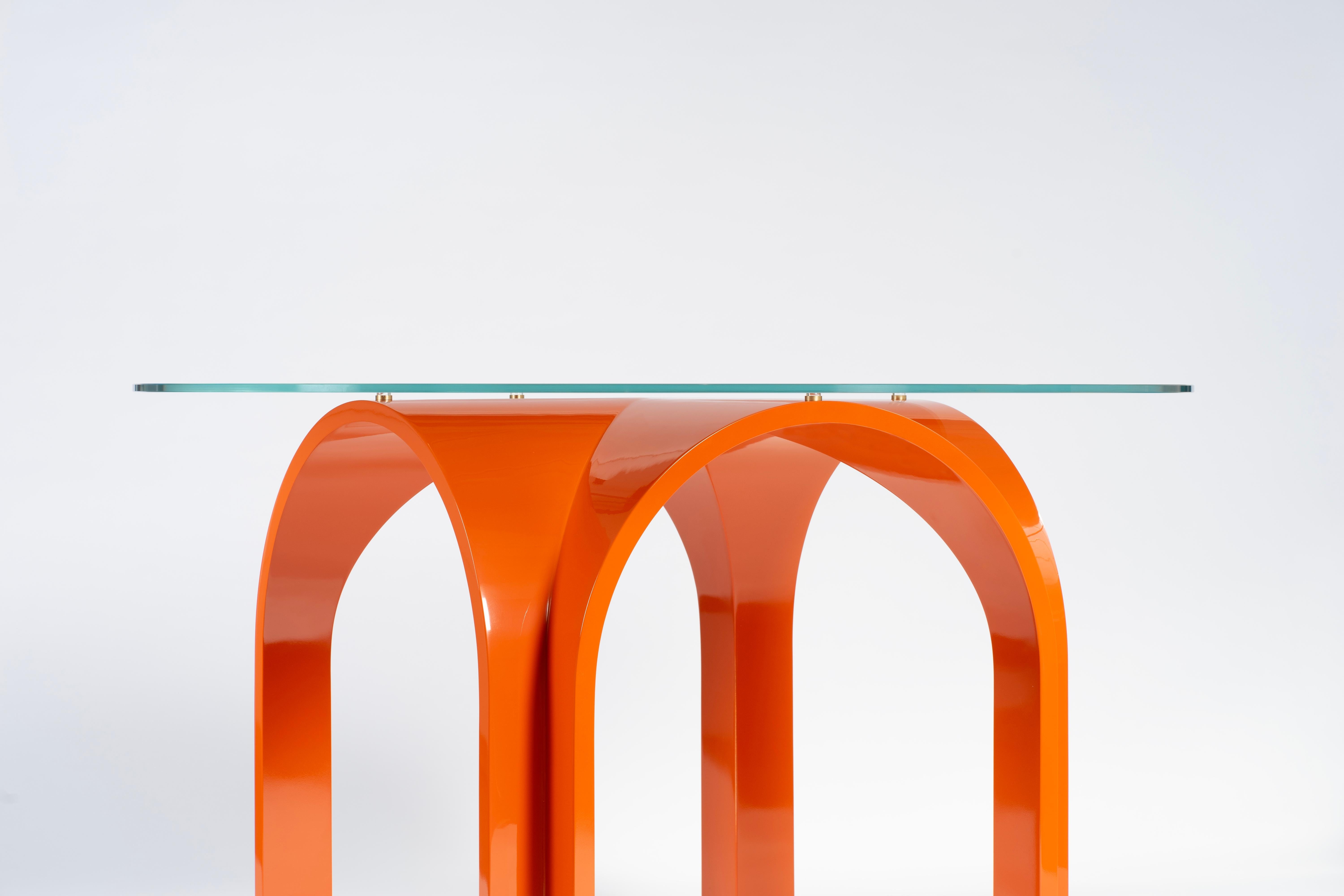 White Lacquer Wood Dining Table with Round Clear Glass Top by Antonio De Marco in vendita 2