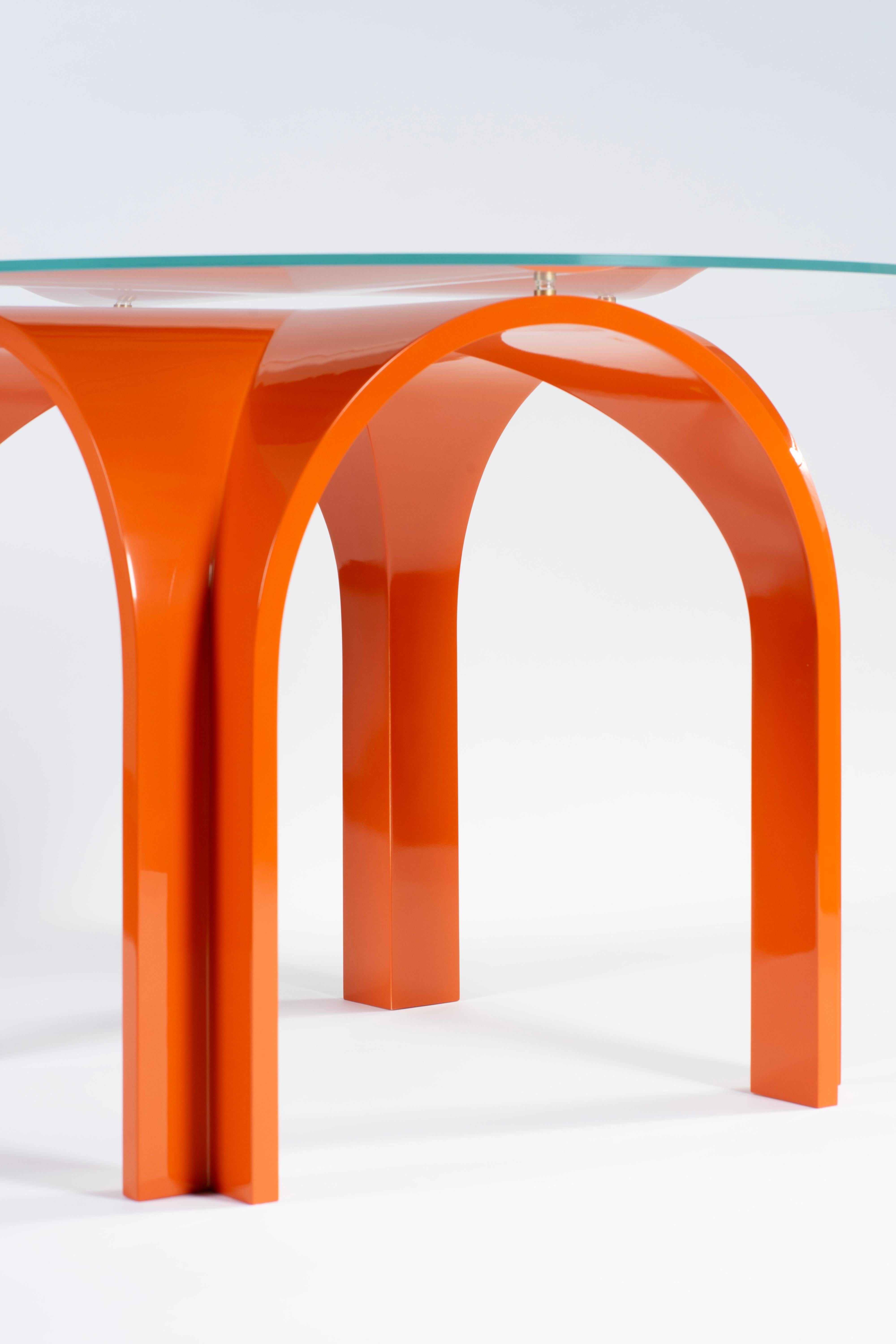 White Lacquer Wood Dining Table with Round Clear Glass Top by Antonio De Marco in vendita 3