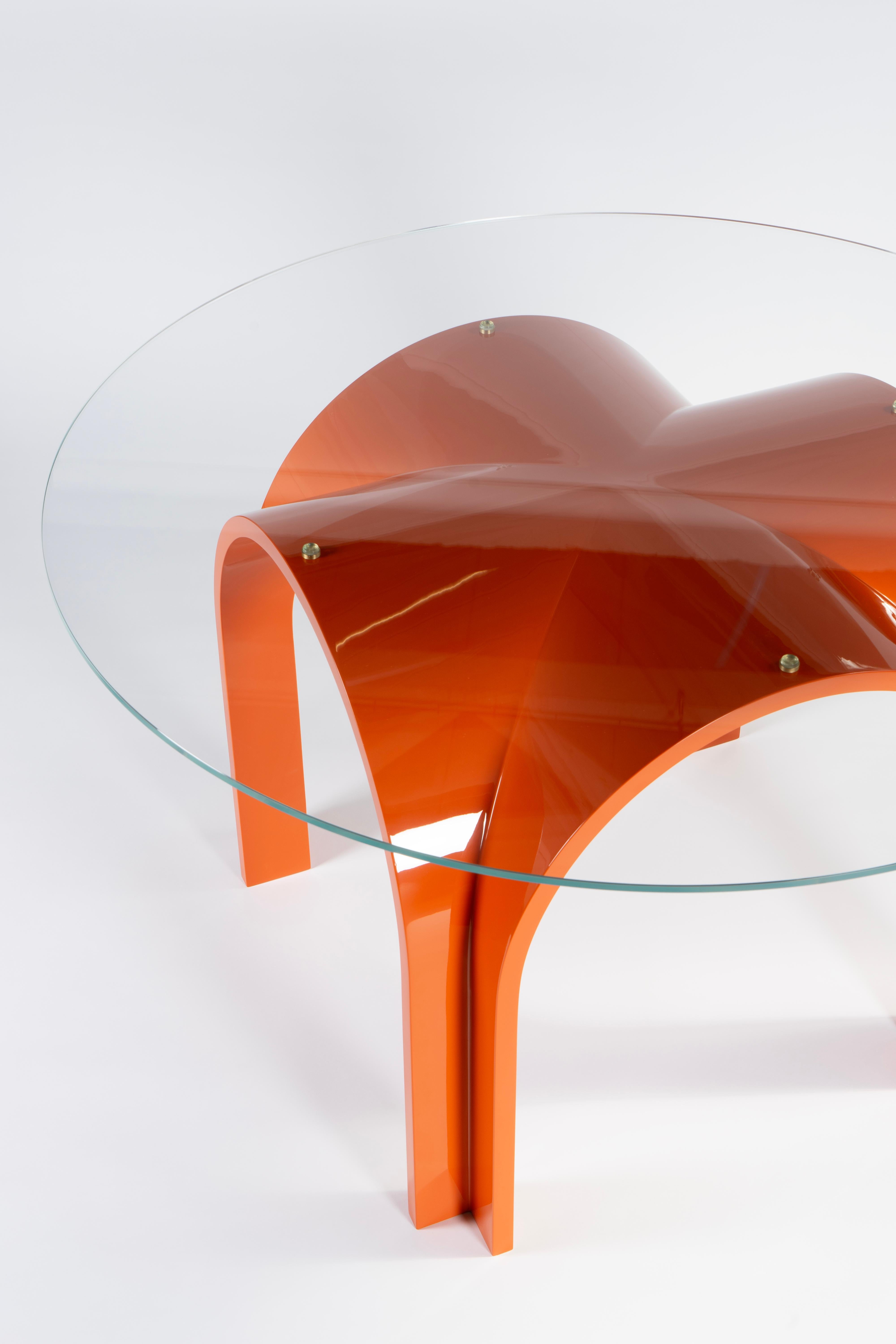 White Lacquer Wood Dining Table with Round Clear Glass Top by Antonio De Marco in vendita 5