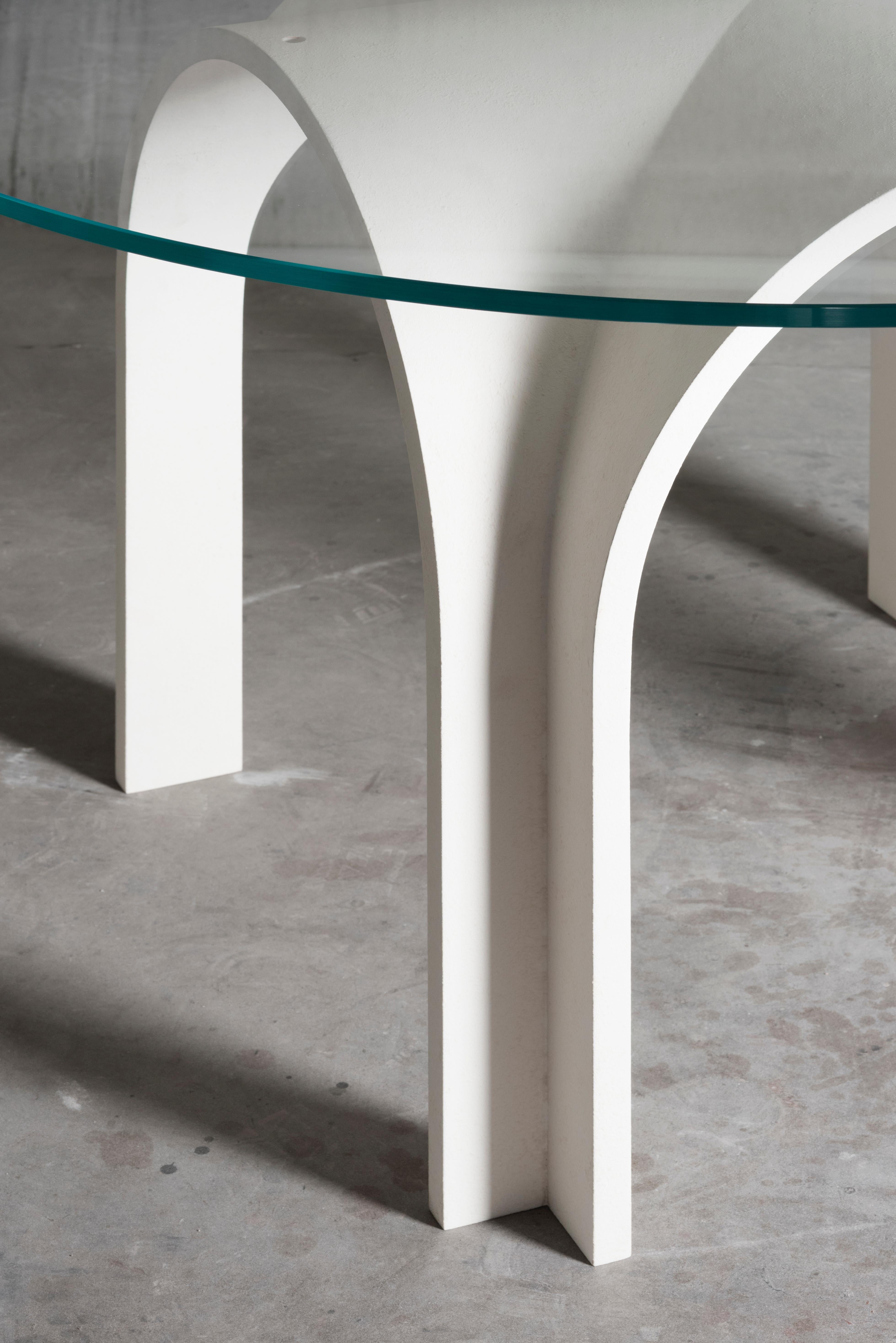 Polacco White Lacquer Wood Dining Table with Round Clear Glass Top by Antonio De Marco in vendita
