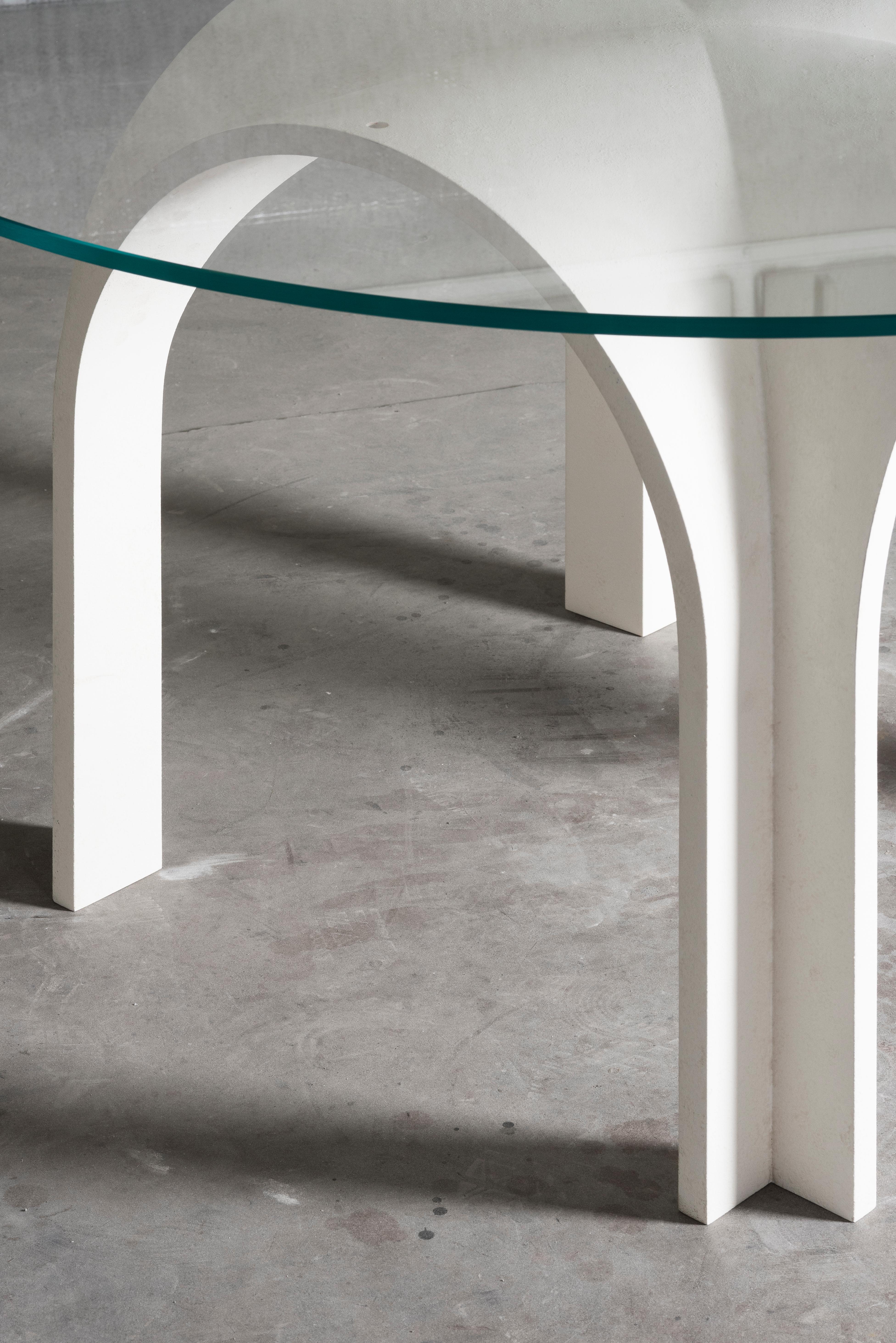 Altro White Lacquer Wood Dining Table with Round Clear Glass Top by Antonio De Marco in vendita