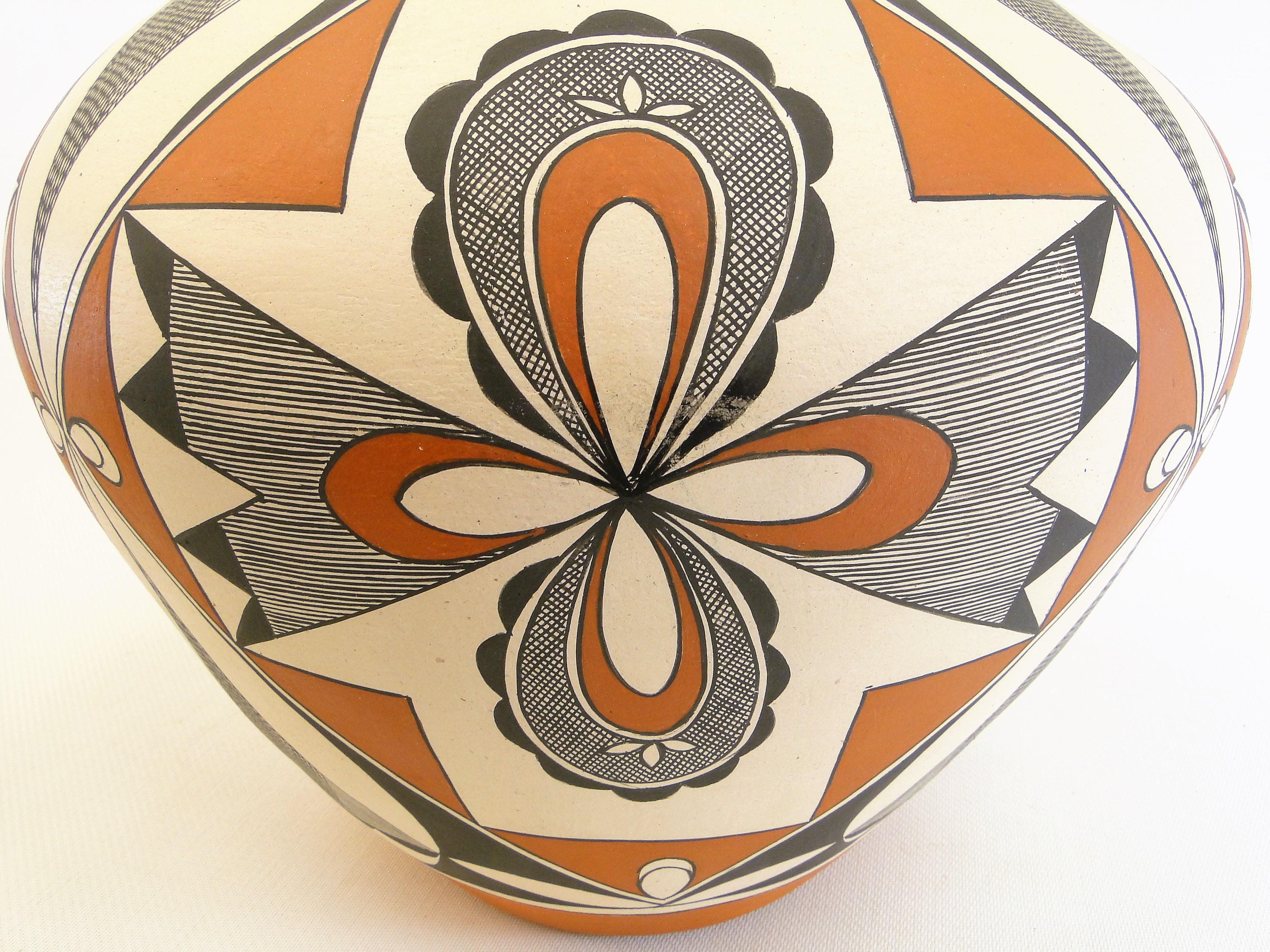 Native American Laguna Peublo Pottery  by Lee Ann Cheromiah For Sale