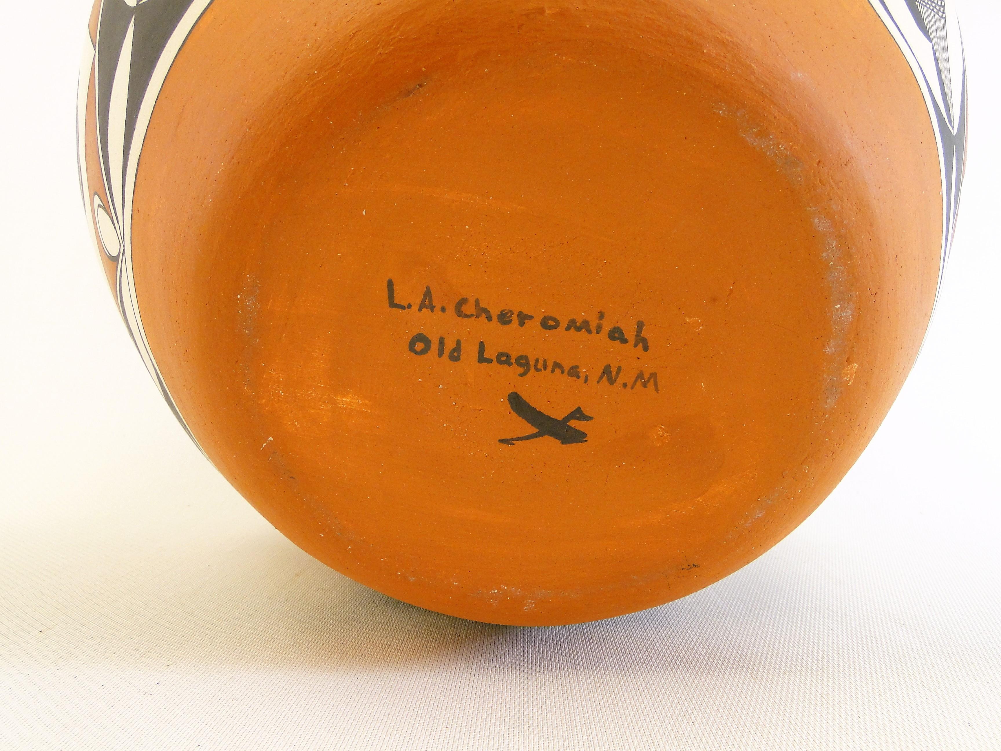 Laguna Peublo Pottery  by Lee Ann Cheromiah In Excellent Condition For Sale In Tulsa, OK