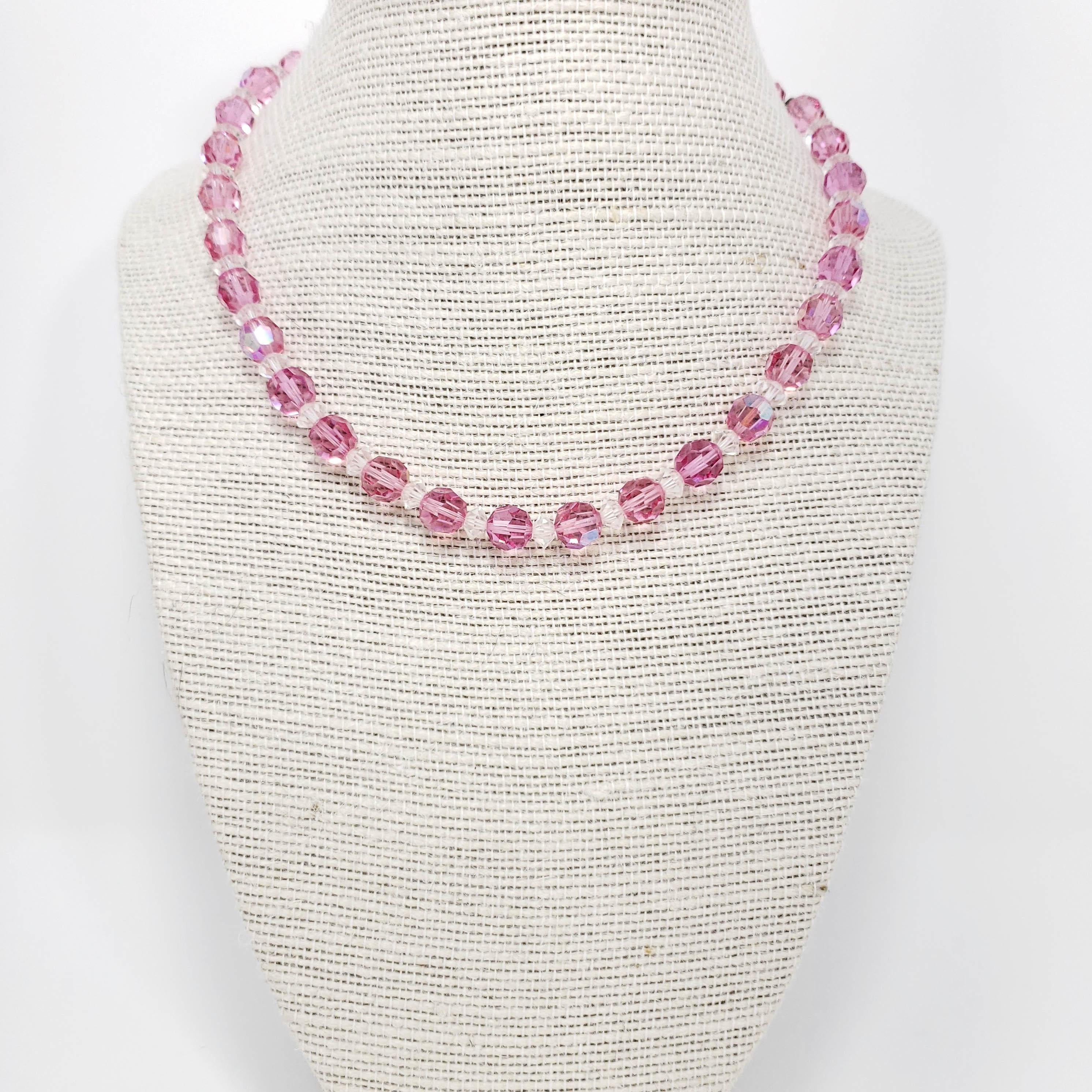 A stylish vintage beaded necklace! Features faceted pink crystal beads, fastened with a vintage brass tone hook clasp.

Length: 33 cm + 6.3 cm extension chain

Halmarks: Laguna
