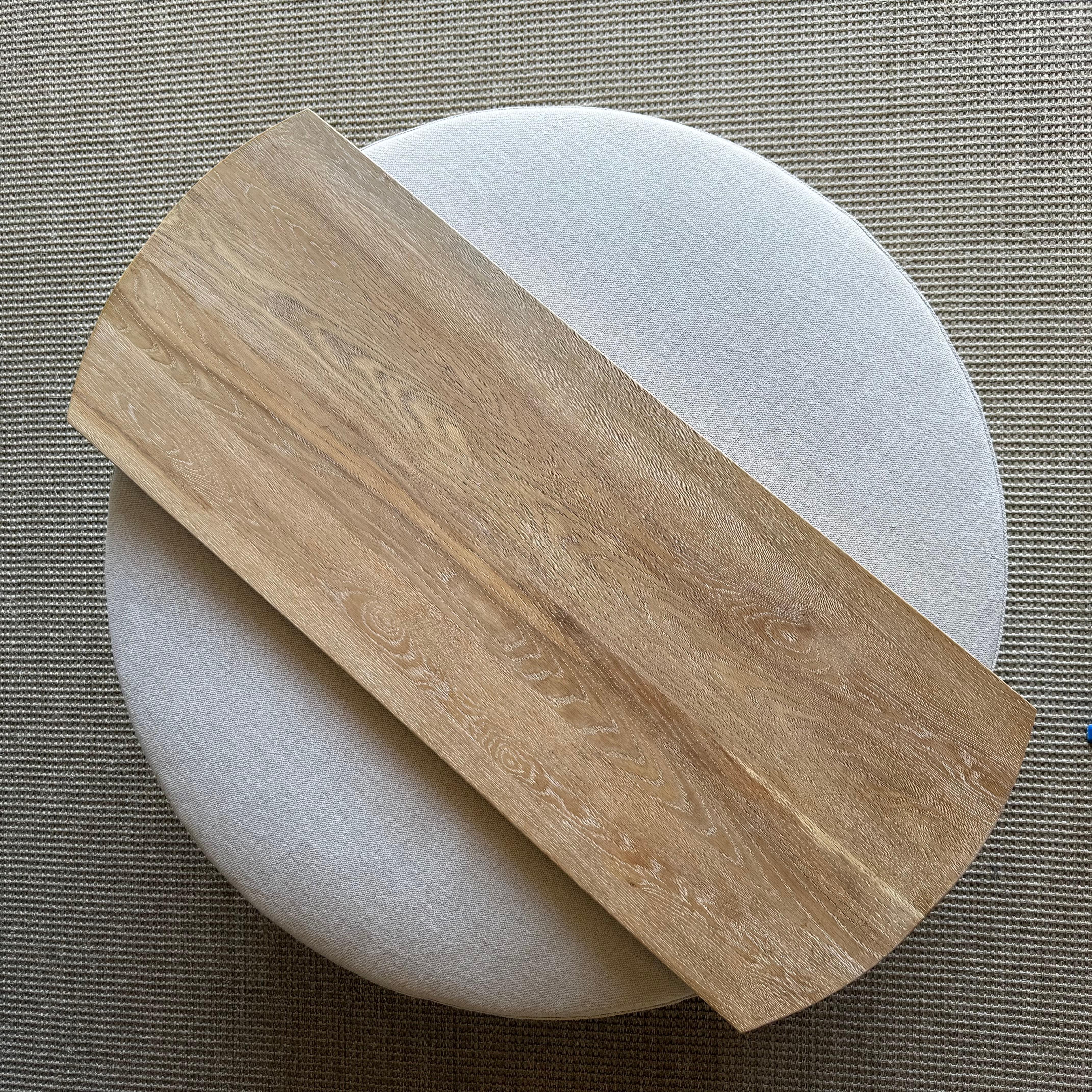 Canapa Ottomana rotonda Laguna con tavolo a cascata in Oak Oak bianco in vendita