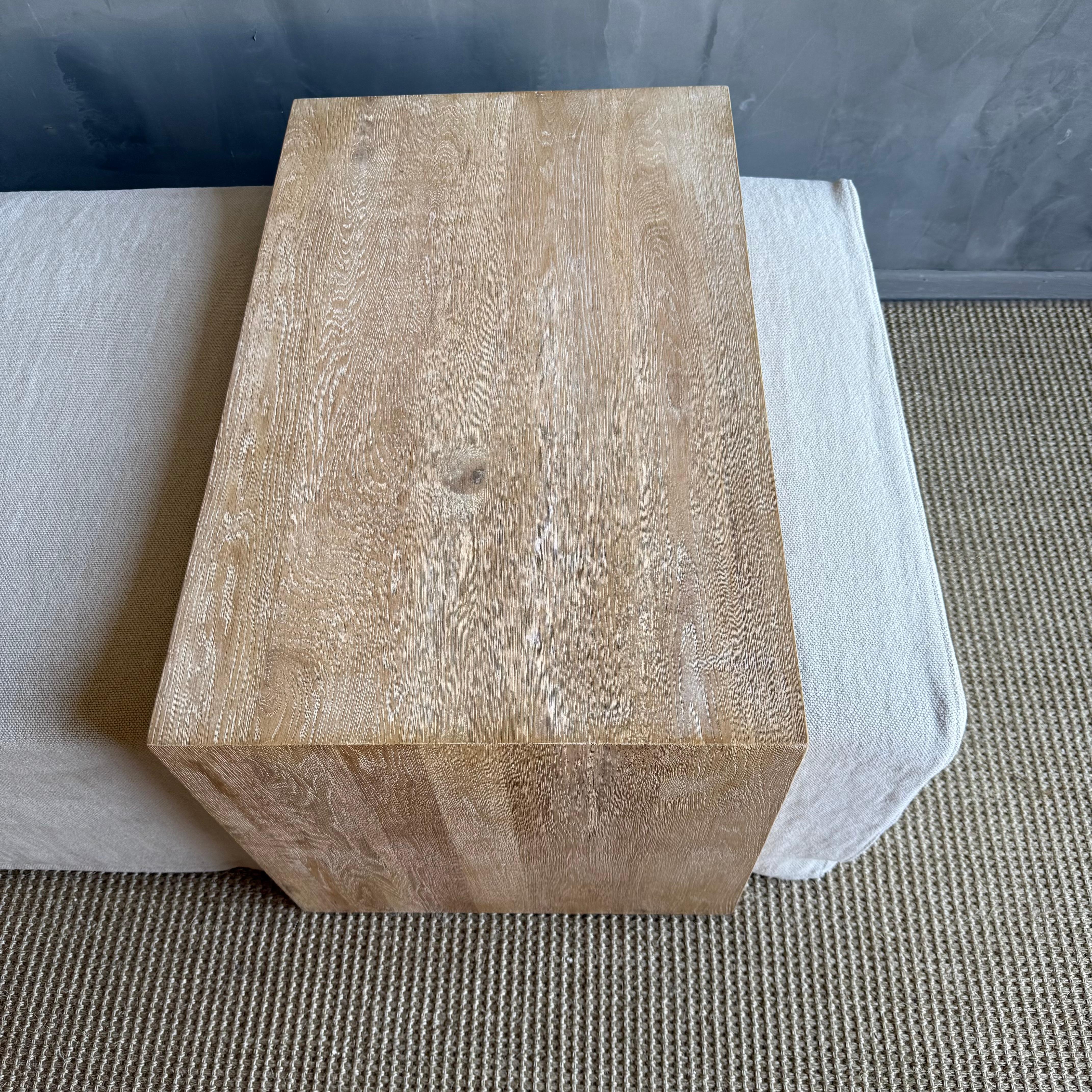 Ottoman recouvert d'une housse et table de style cascade en chêne blanc (Laguna). en vente 3