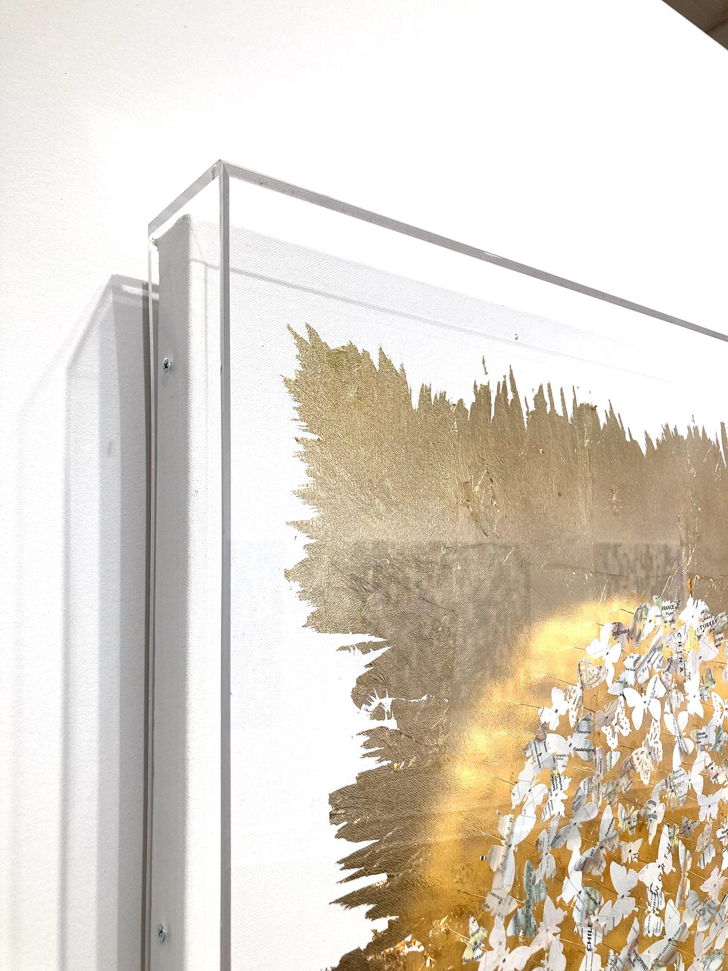 Peinture de papillons sur toile « Come Together - Gold Leaf Heart » (Come Together - Heart en feuille d'or) 12